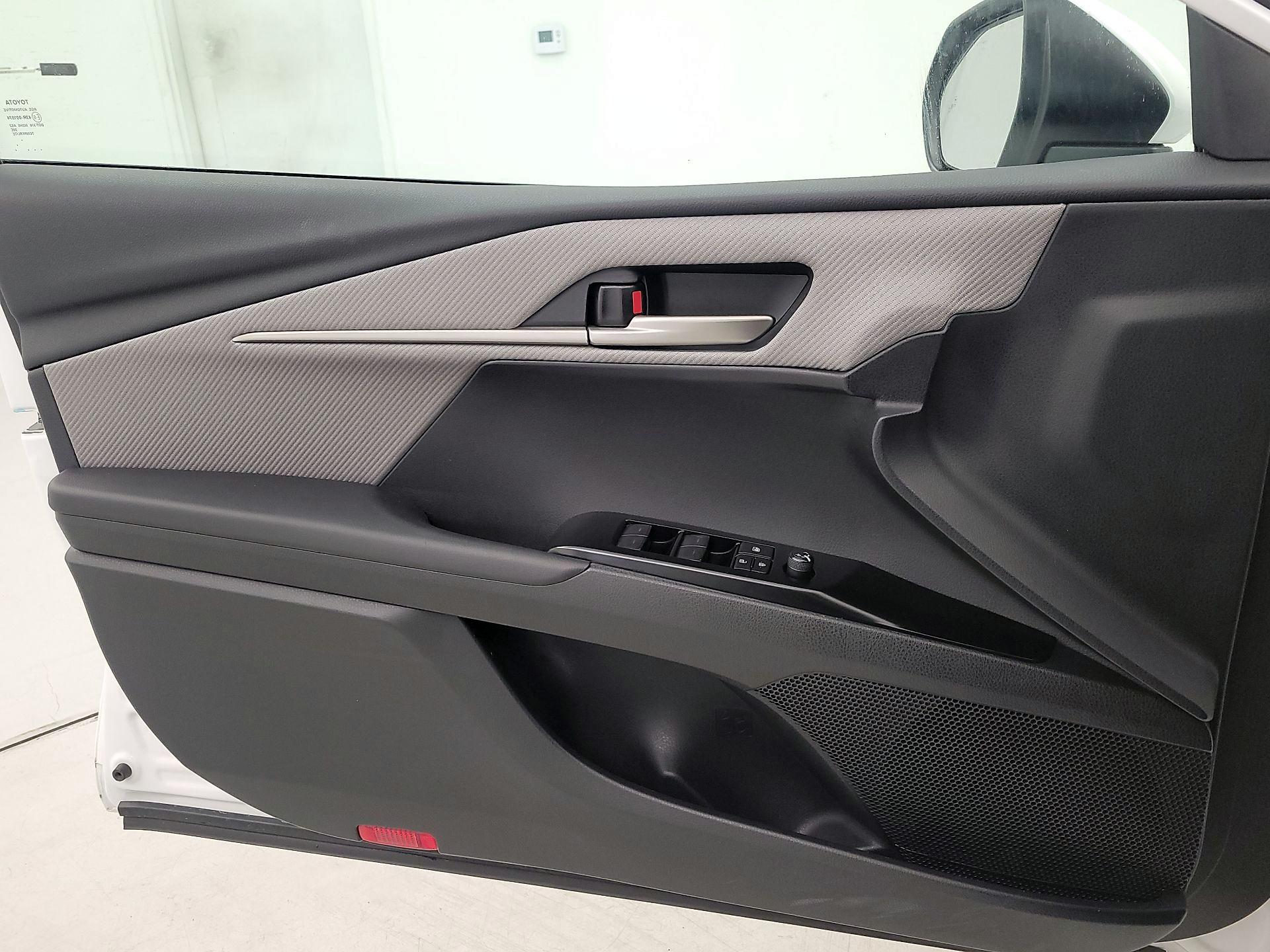 Thumbnail: 2025 Toyota Camry - 12