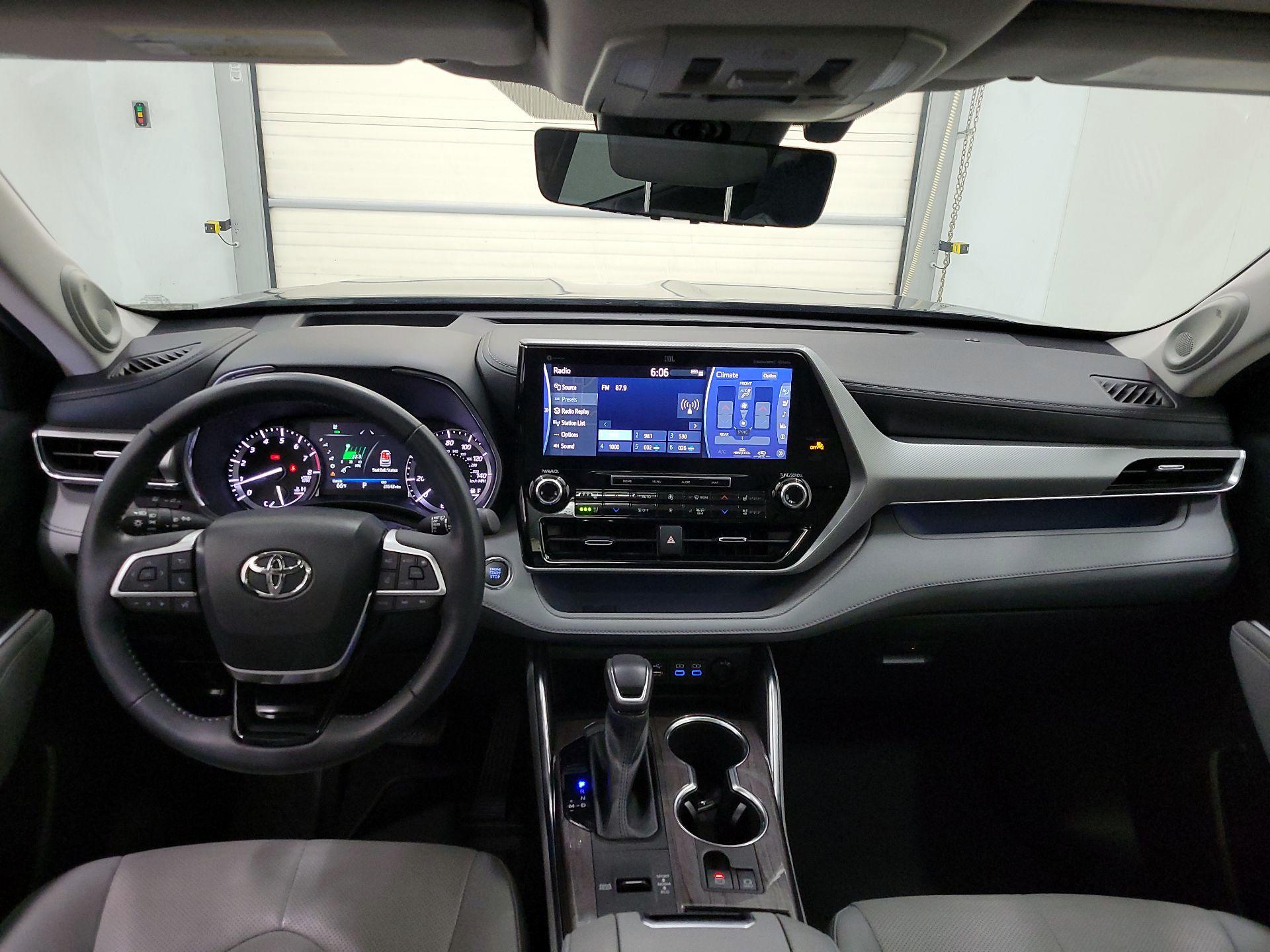 Thumbnail: 2022 Toyota Highlander - 9
