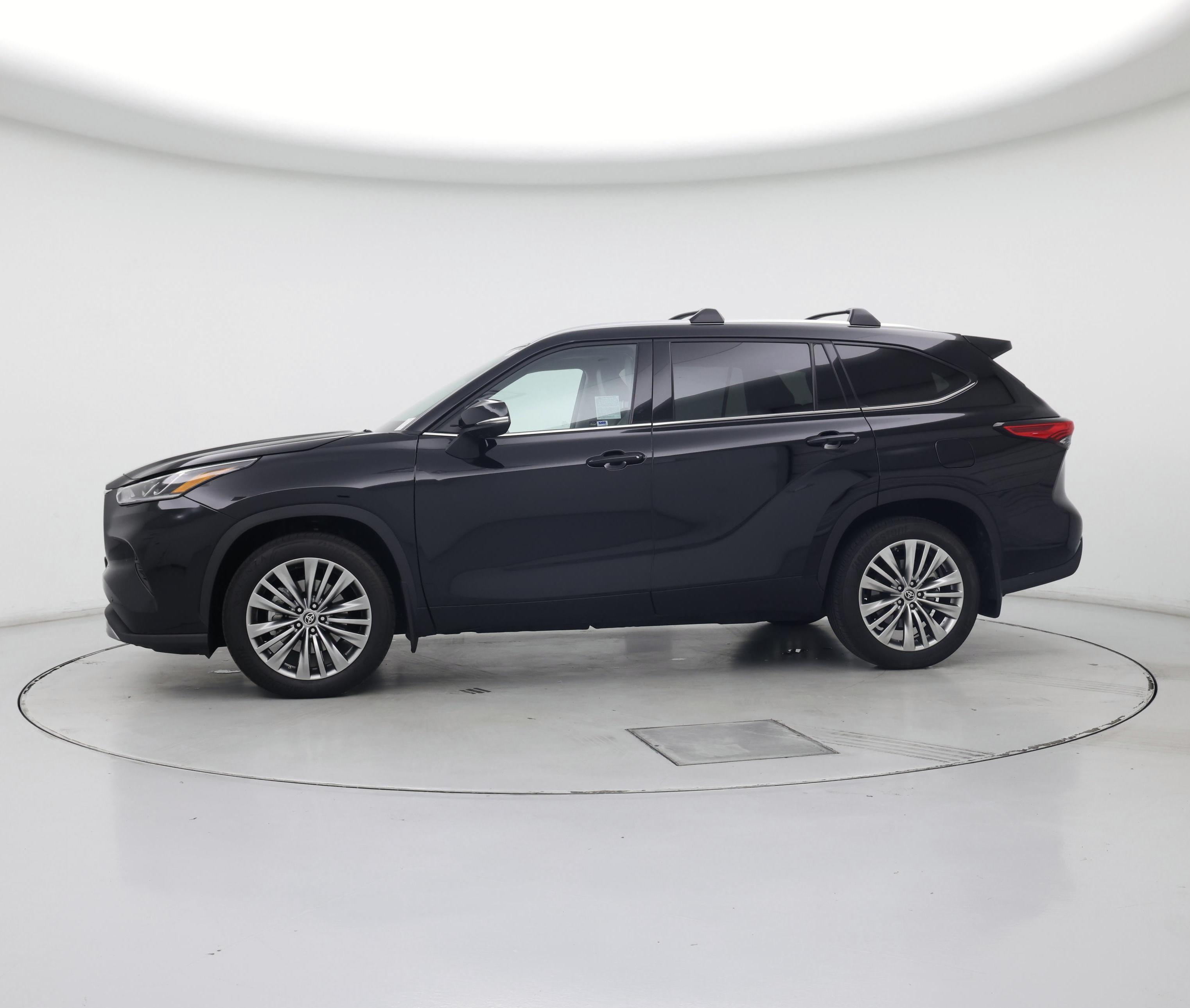 Thumbnail: 2022 Toyota Highlander - 3