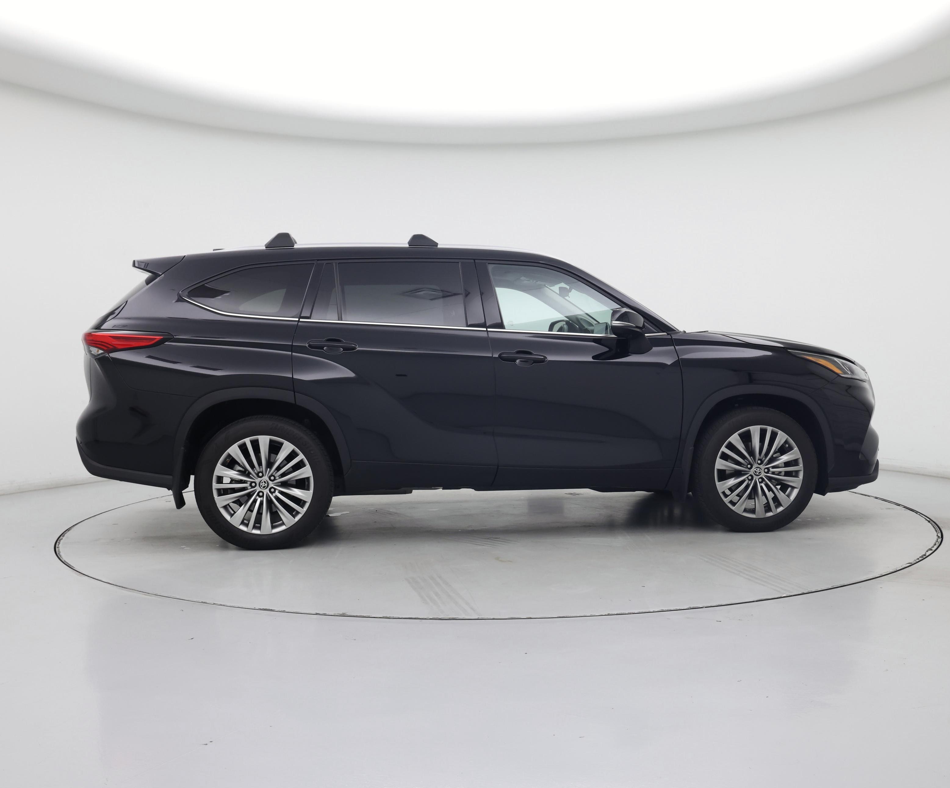 Thumbnail: 2022 Toyota Highlander - 7