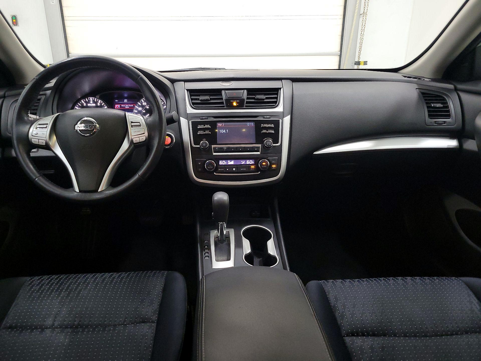 Thumbnail: 2016 Nissan Altima - 9