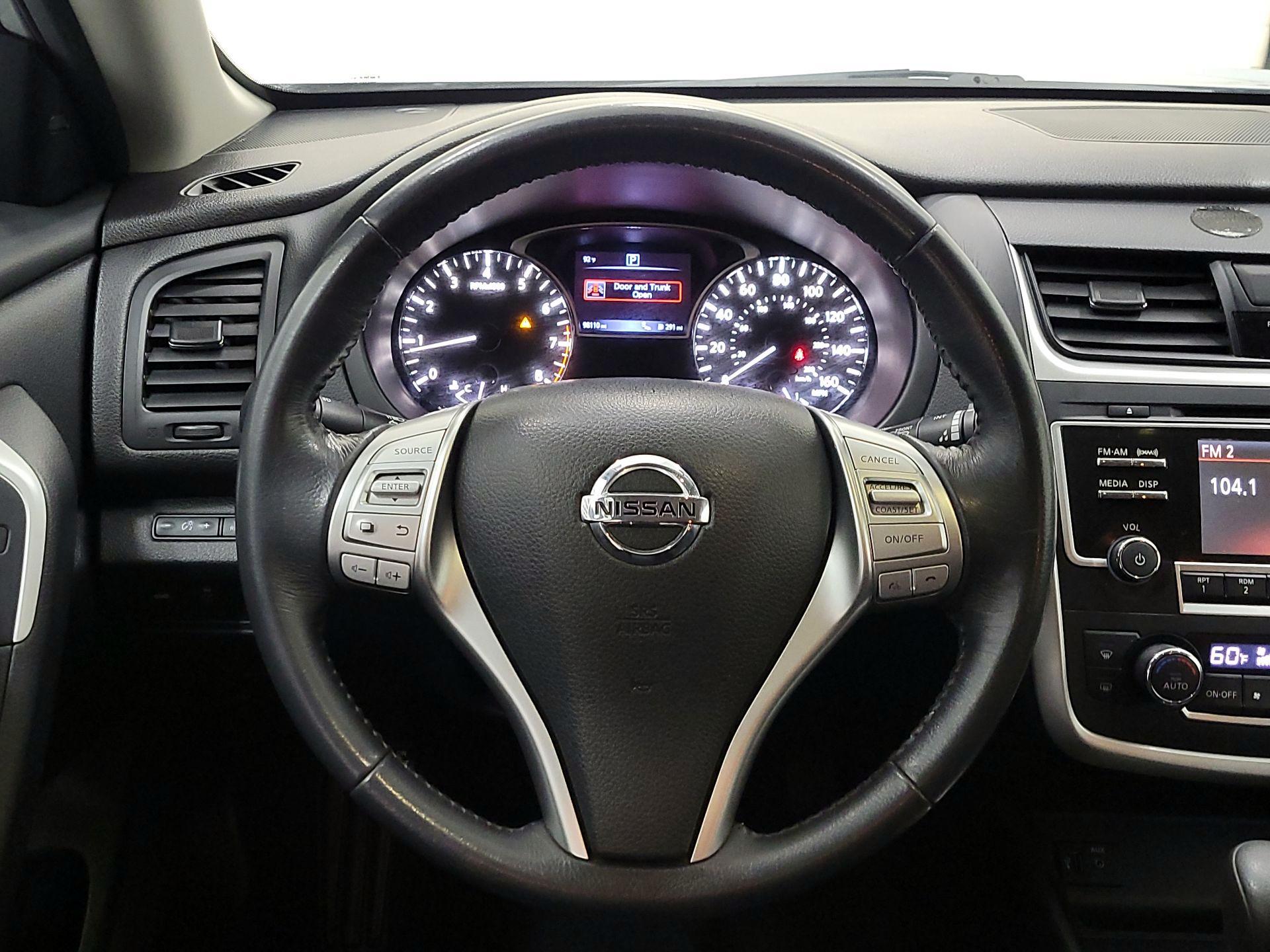 Thumbnail: 2016 Nissan Altima - 10