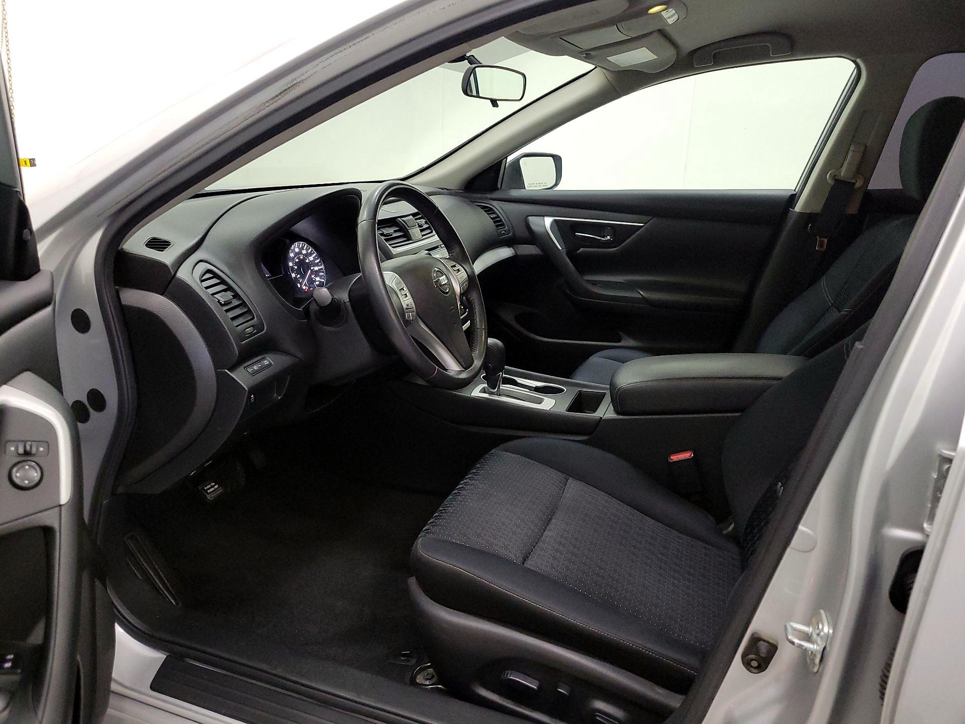 Thumbnail: 2016 Nissan Altima - 11