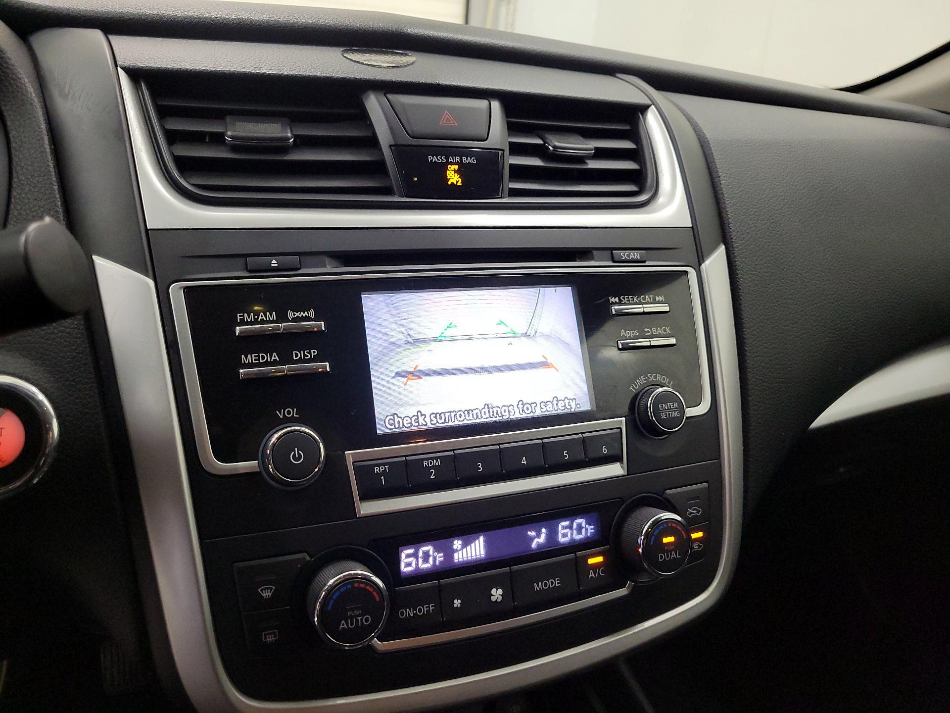 Thumbnail: 2016 Nissan Altima - 14