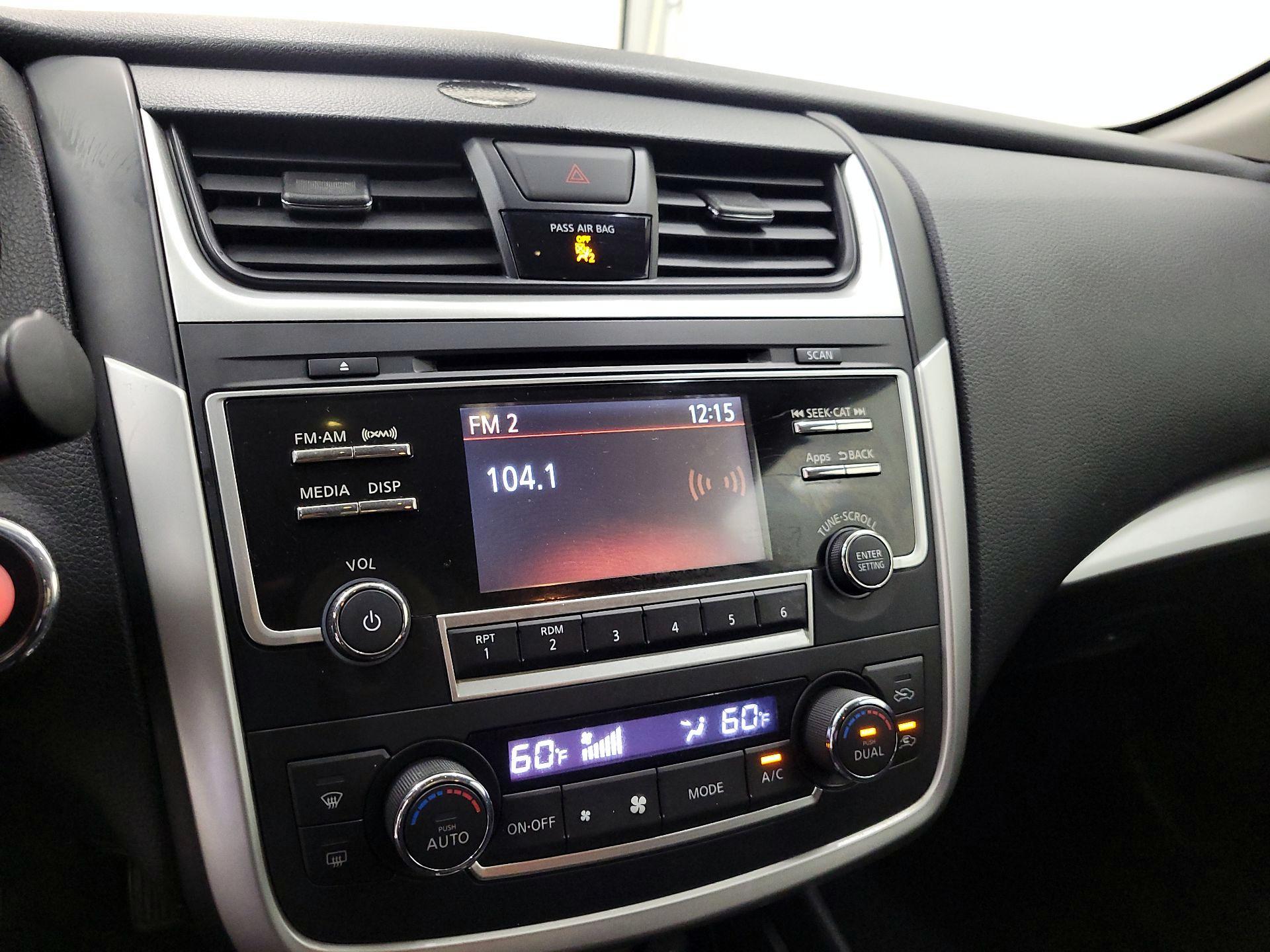 Thumbnail: 2016 Nissan Altima - 15