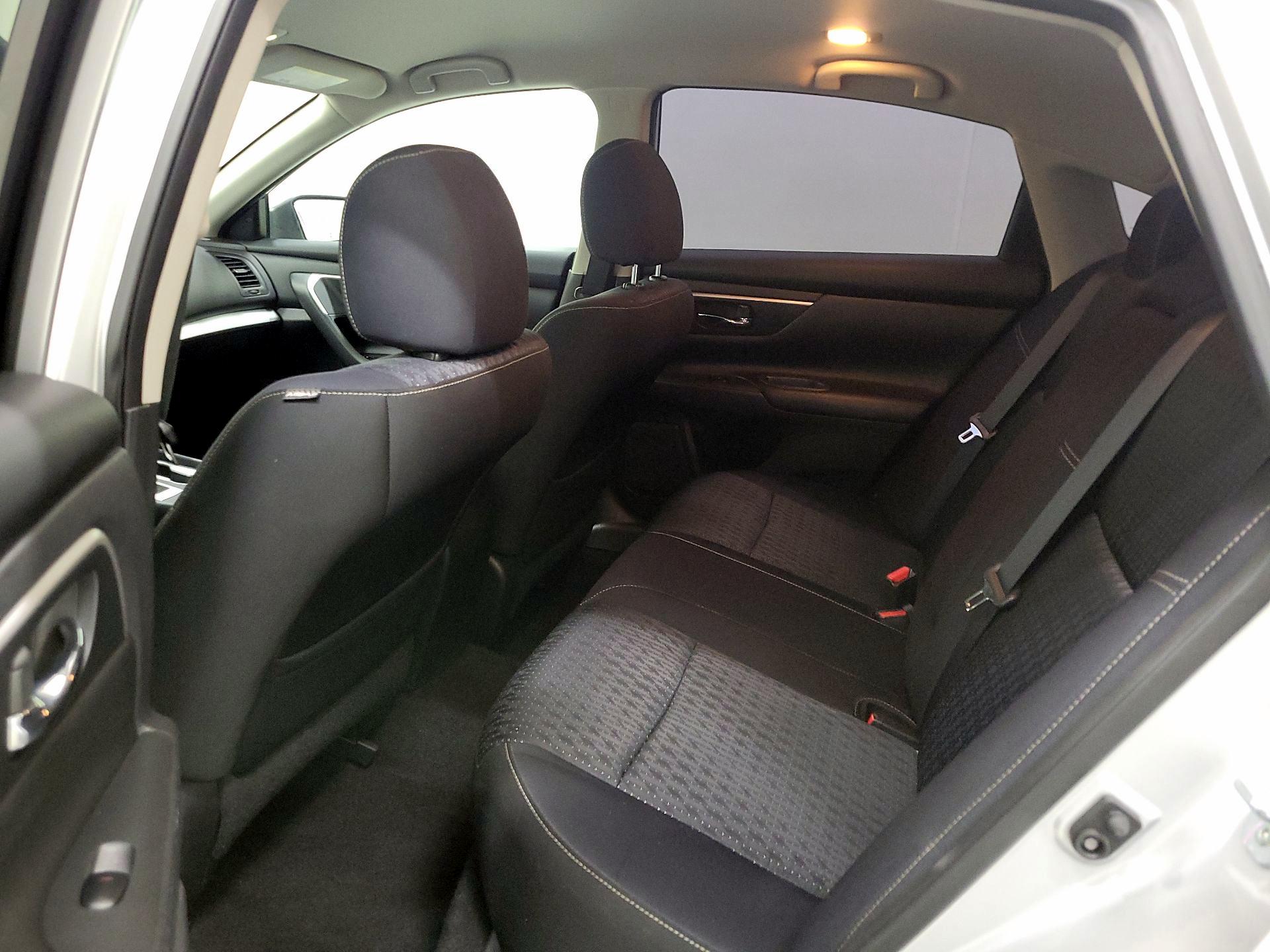 Thumbnail: 2016 Nissan Altima - 19