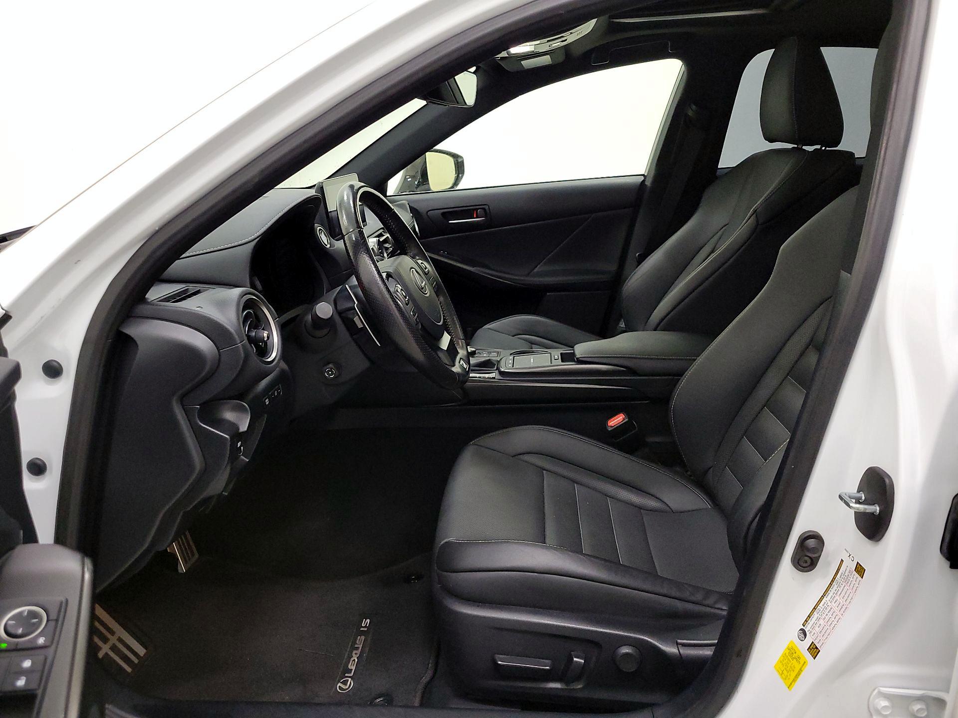 Thumbnail: 2022 Lexus IS - 11