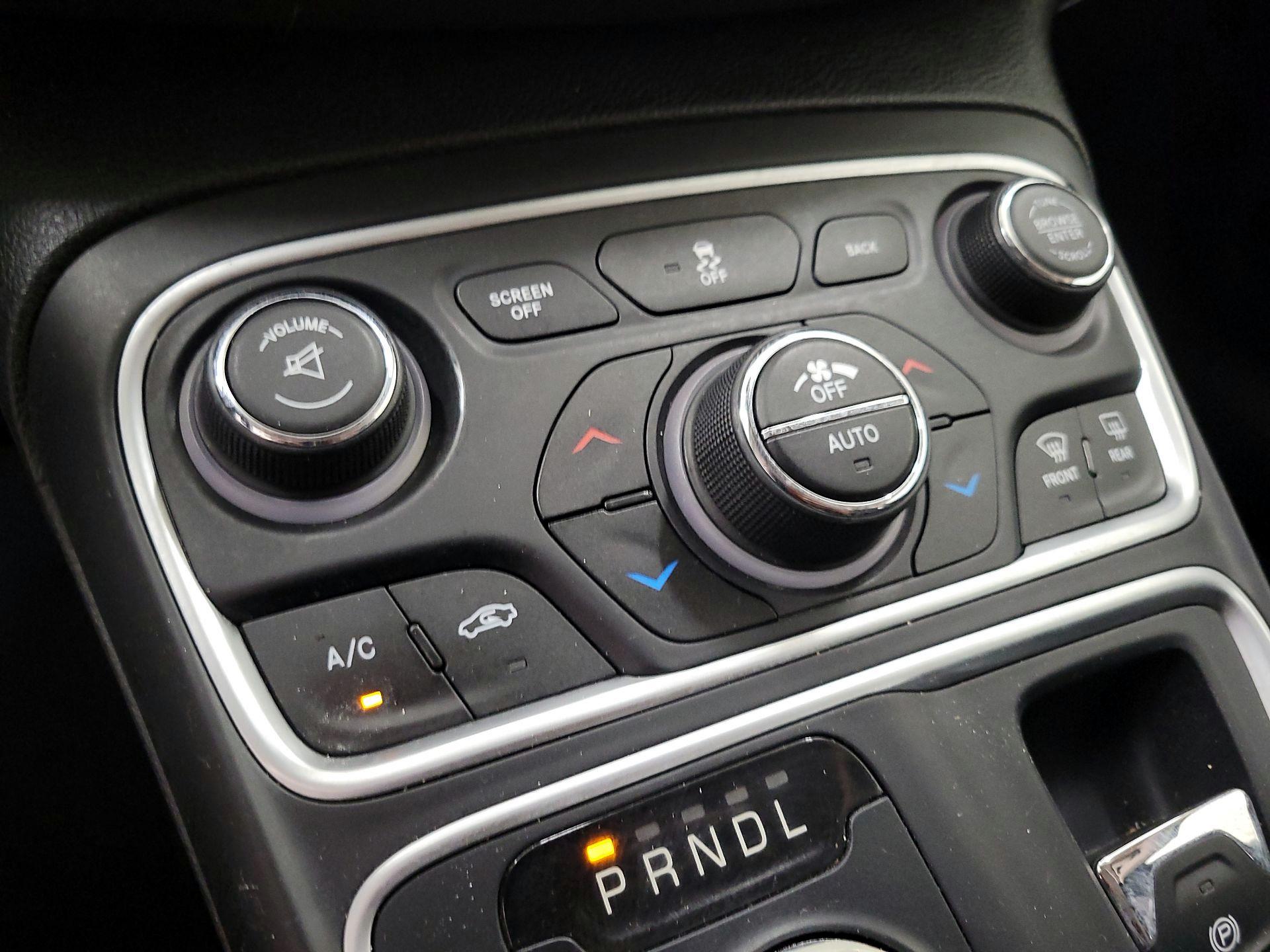 Thumbnail: 2016 Chrysler 200 - 16