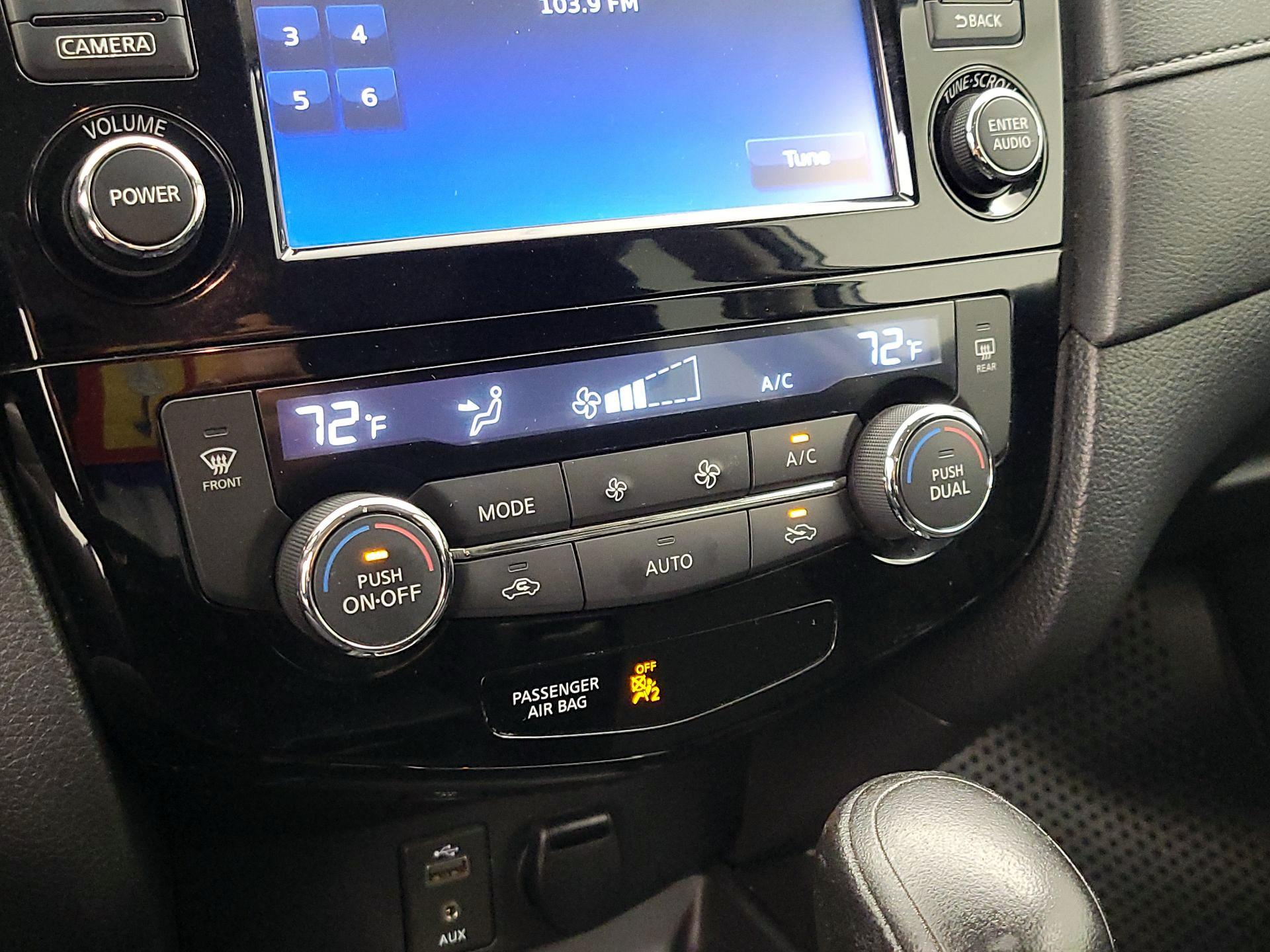 Thumbnail: 2017 Nissan Rogue - 17