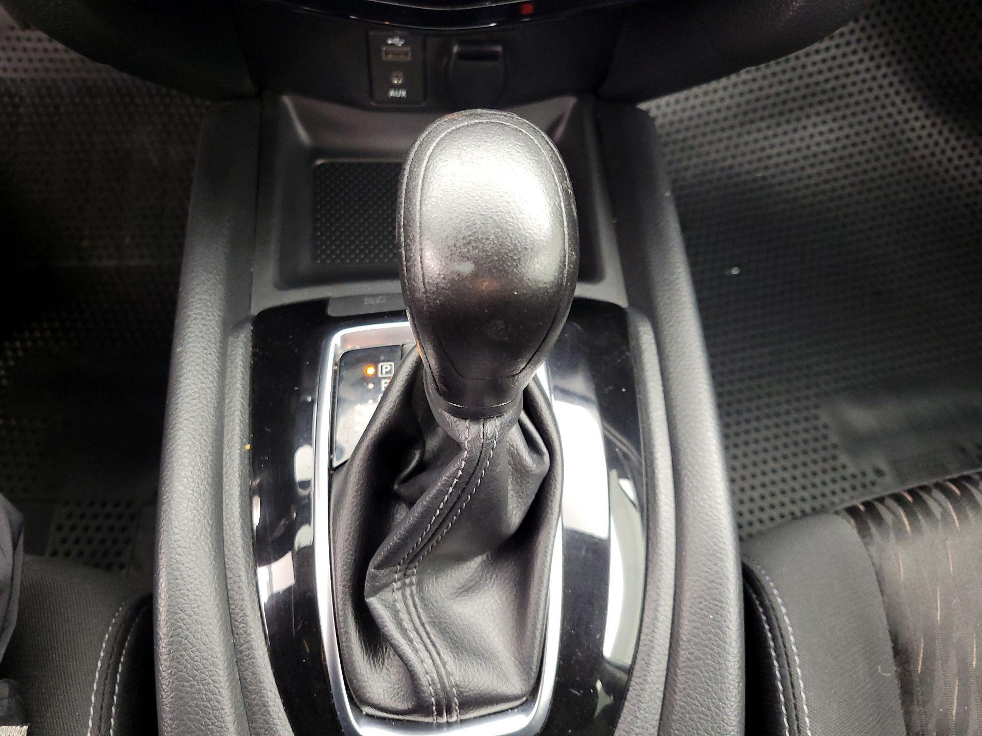 Thumbnail: 2017 Nissan Rogue - 18