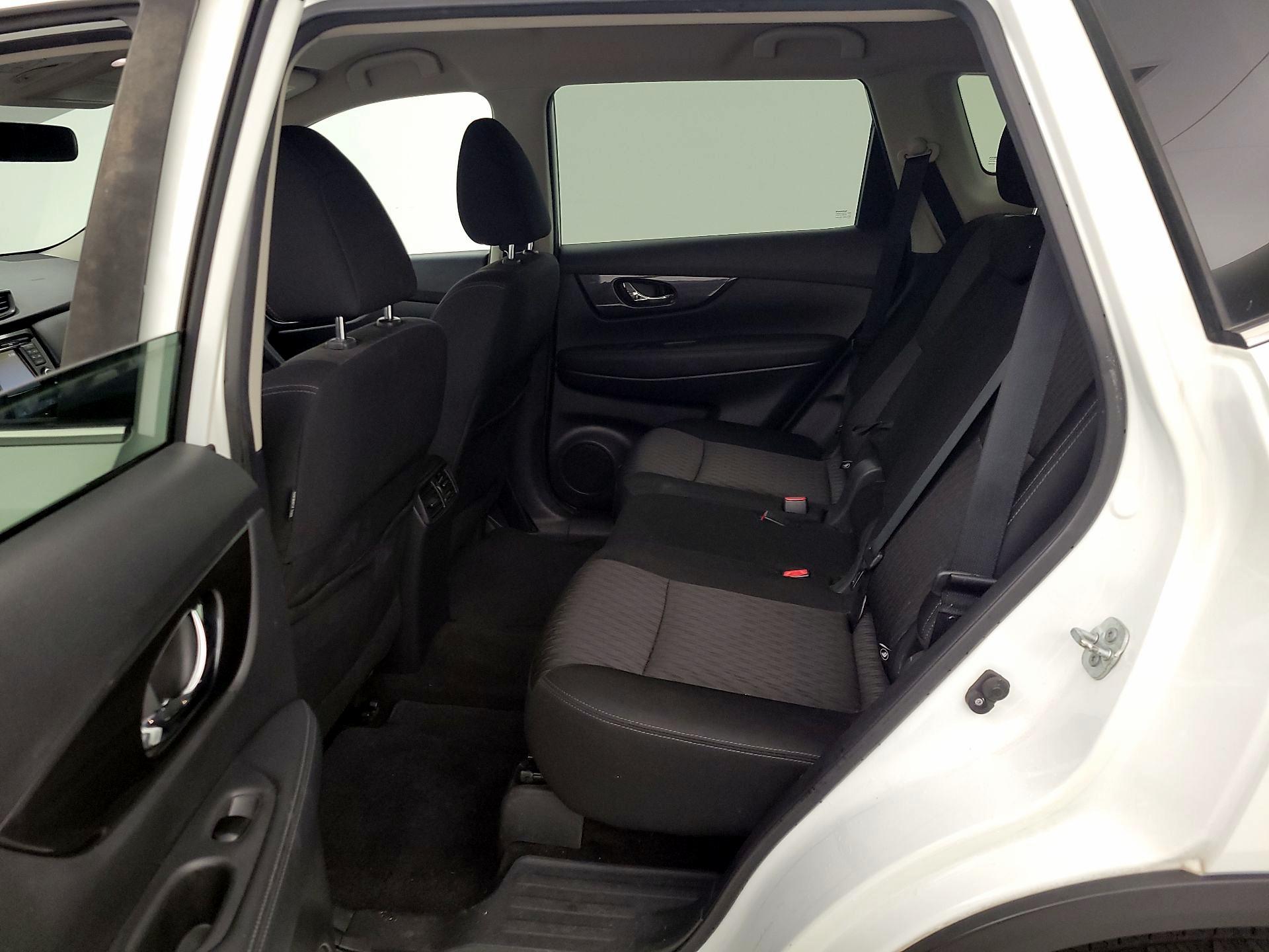 Thumbnail: 2017 Nissan Rogue - 20