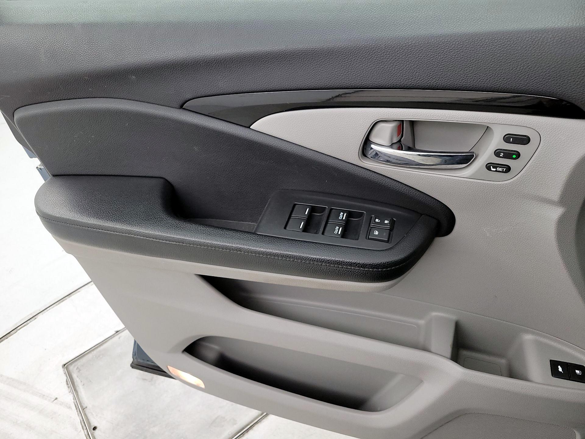 Thumbnail: 2018 Honda Pilot - 10