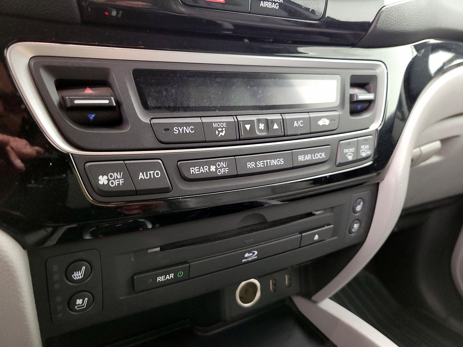 Thumbnail: 2018 Honda Pilot - 14