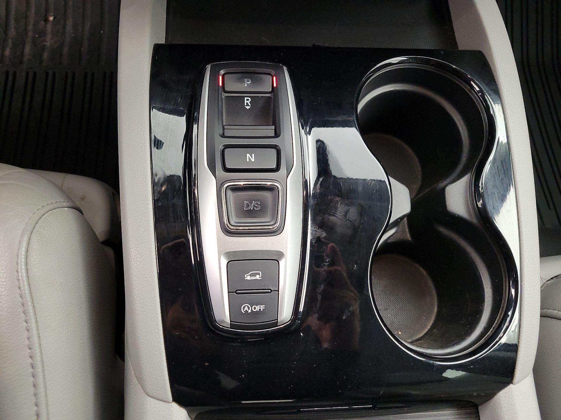 Thumbnail: 2018 Honda Pilot - 15