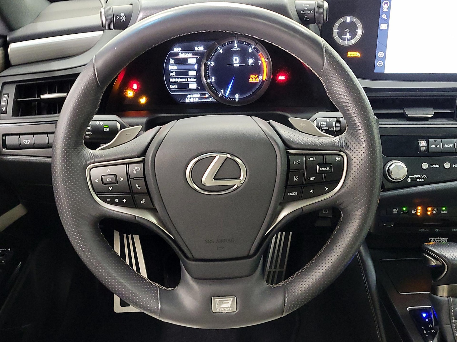 2022 Lexus ES F SPORT - Photo 11