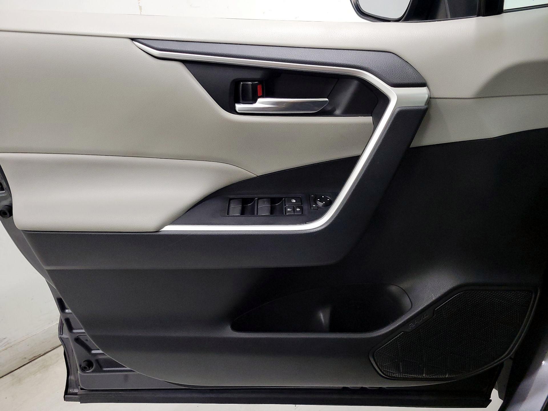 Thumbnail: 2021 Toyota RAV4 - 12