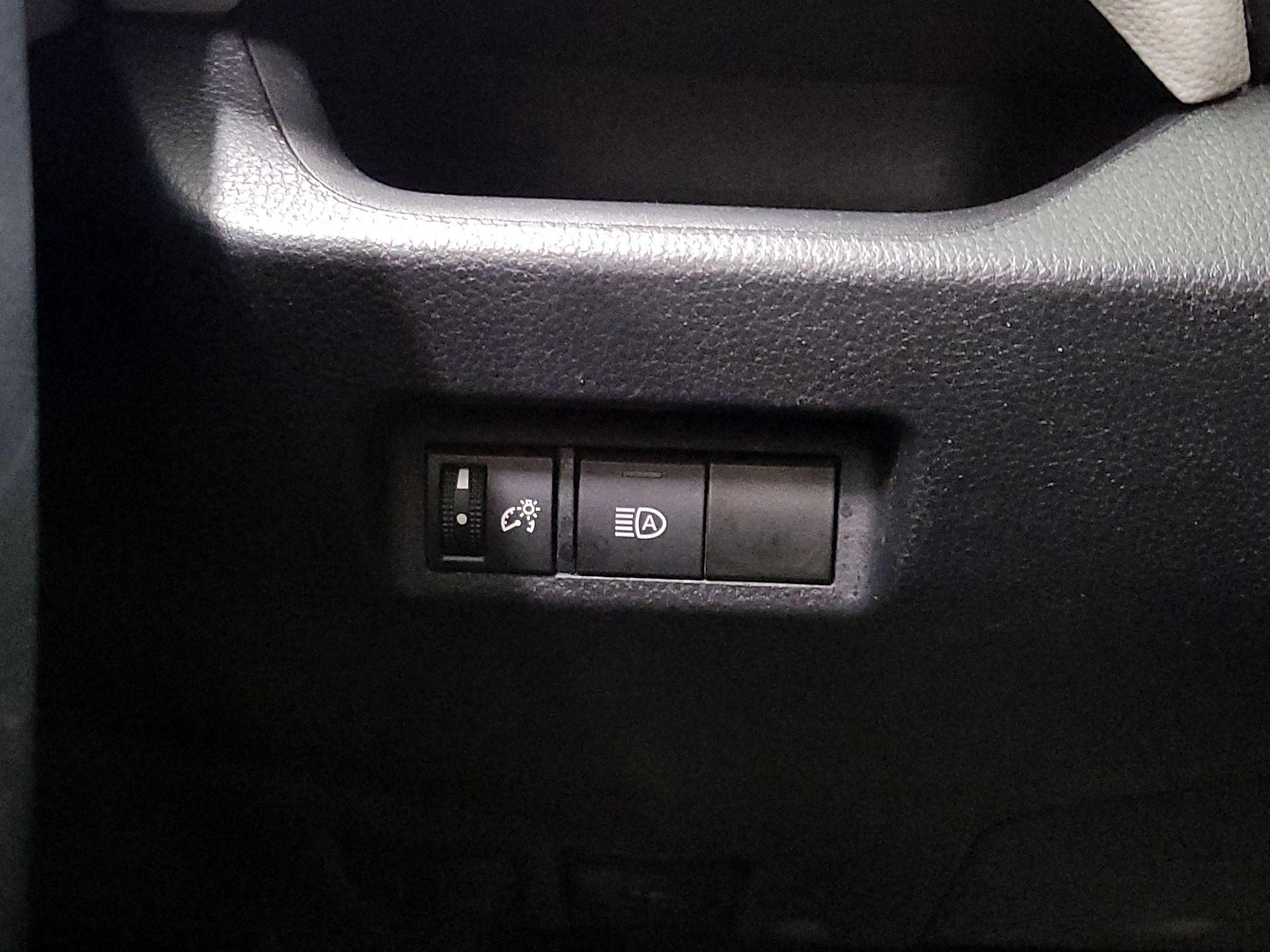 Thumbnail: 2021 Toyota RAV4 - 13