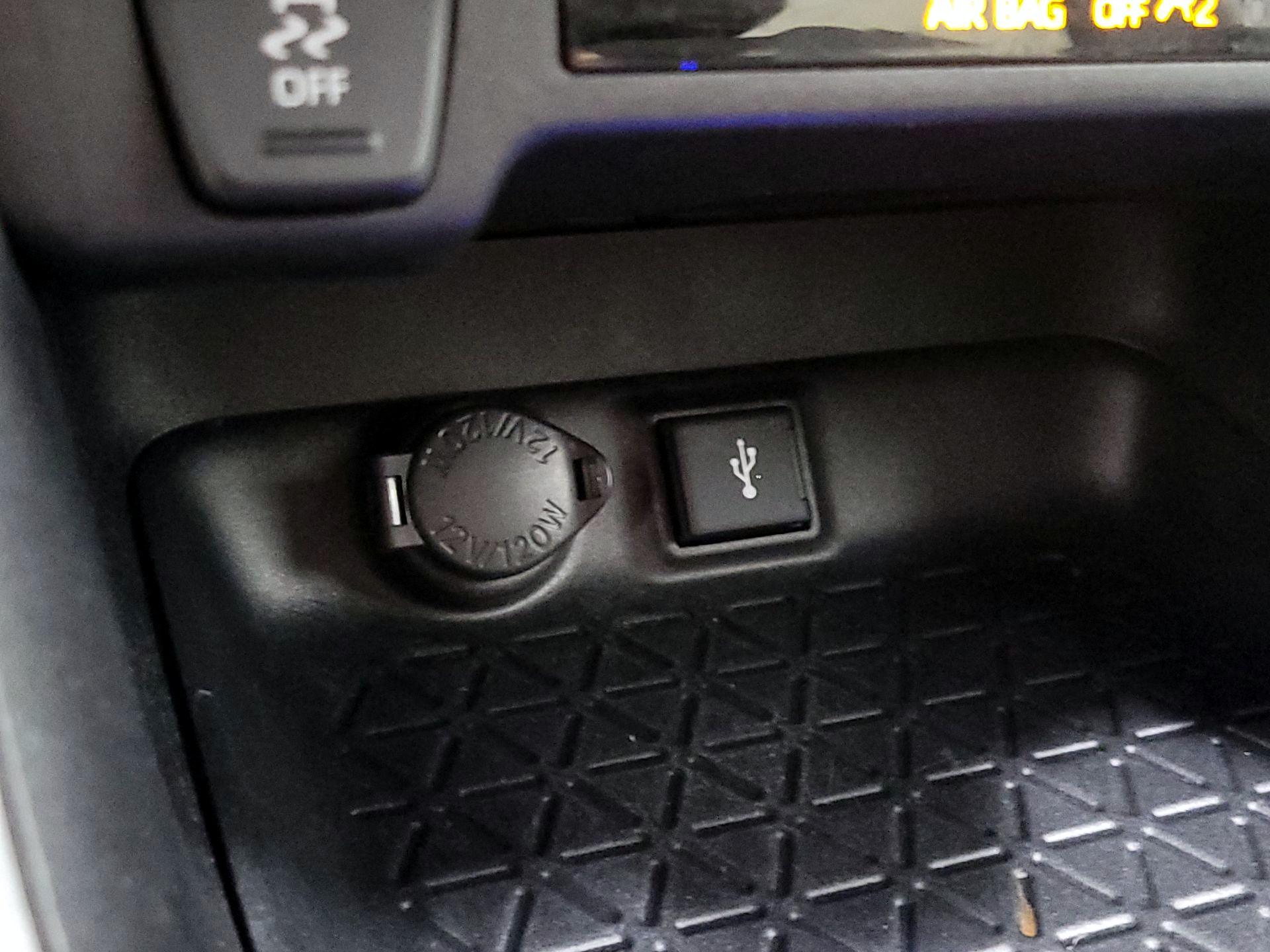 Thumbnail: 2021 Toyota RAV4 - 18