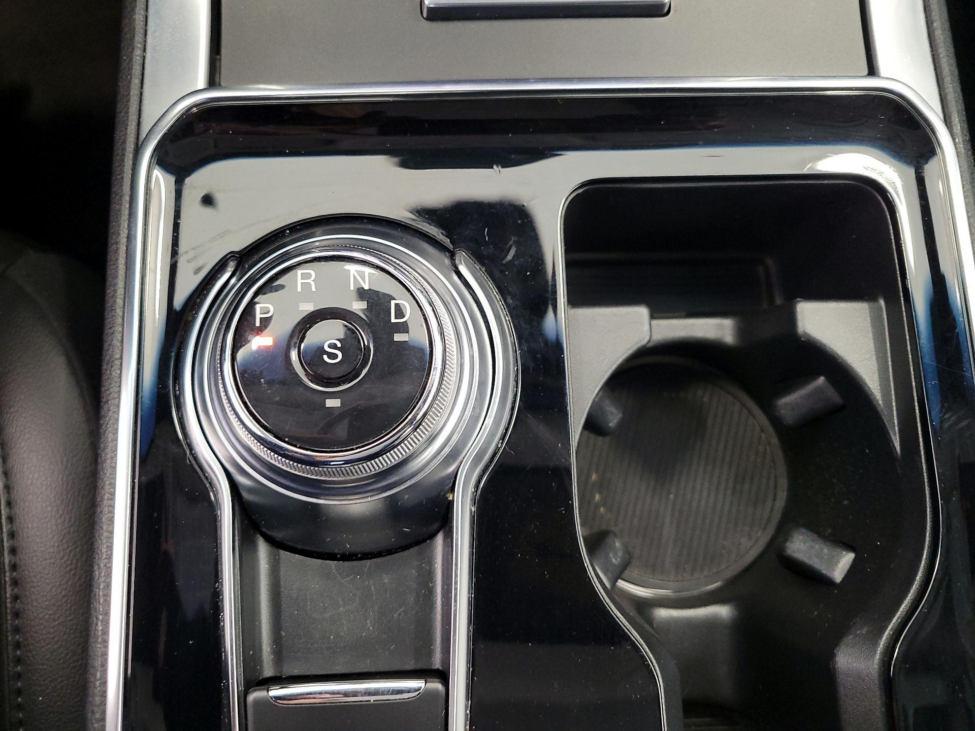 Thumbnail: 2020 Ford Edge - 17