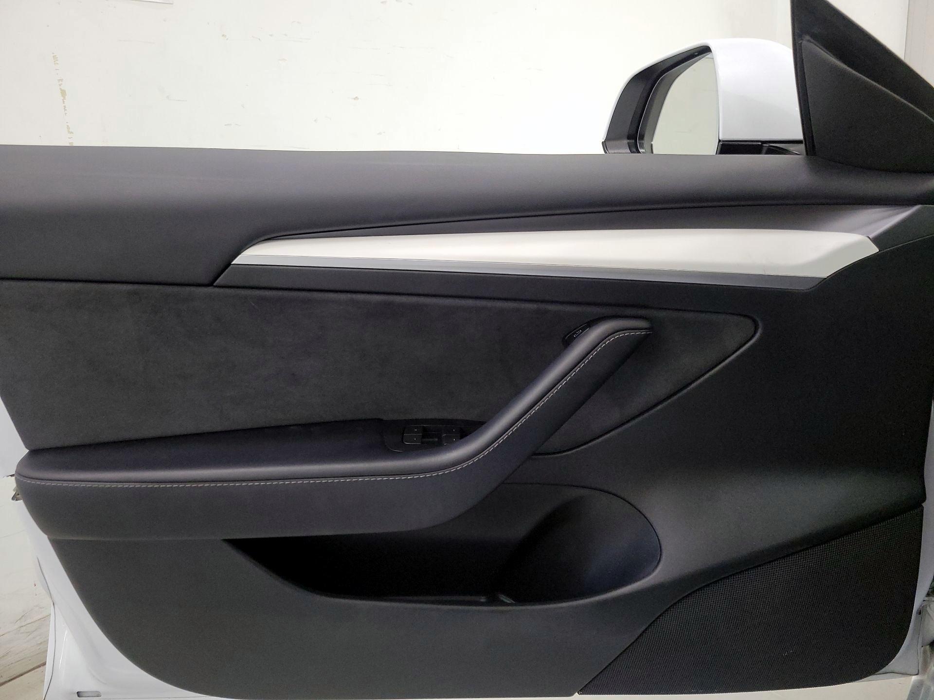 Thumbnail: 2023 Tesla Model 3 - 12