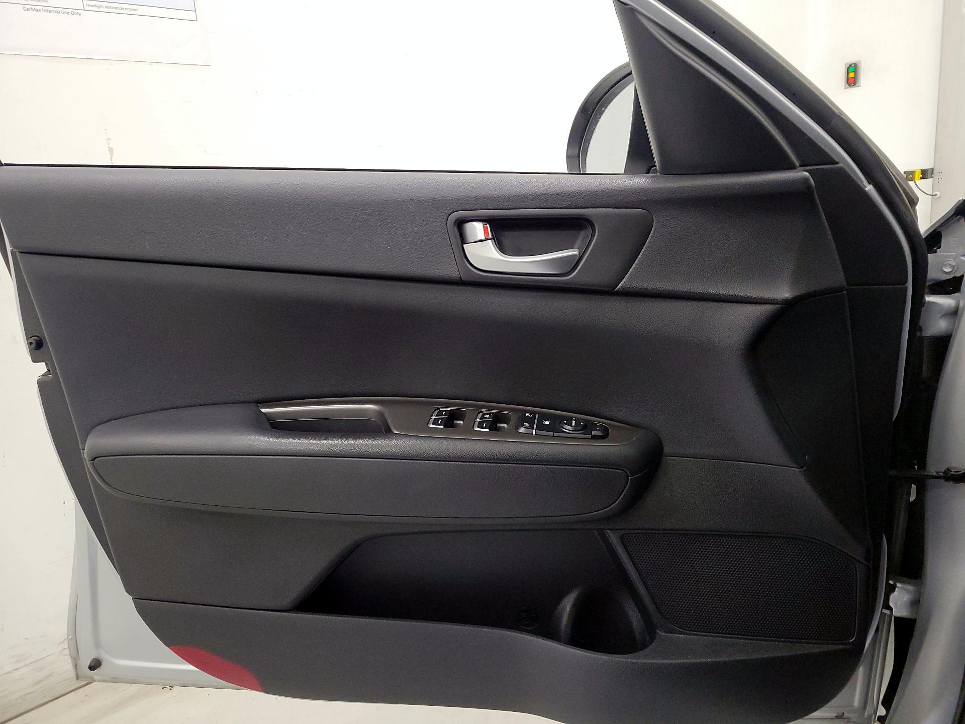 Thumbnail: 2019 Kia Optima - 12