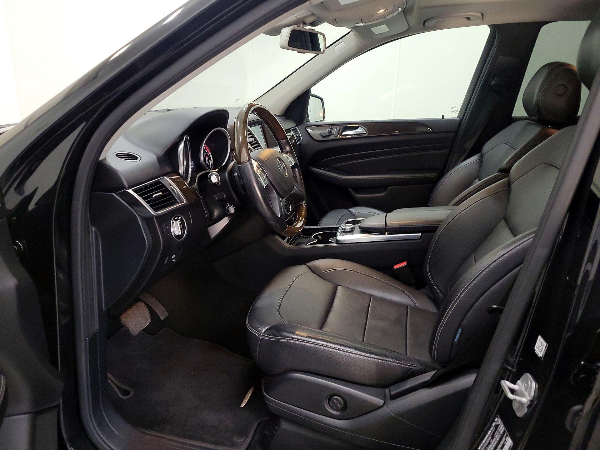 Thumbnail: 2015 Mercedes-Benz M-Class - 11