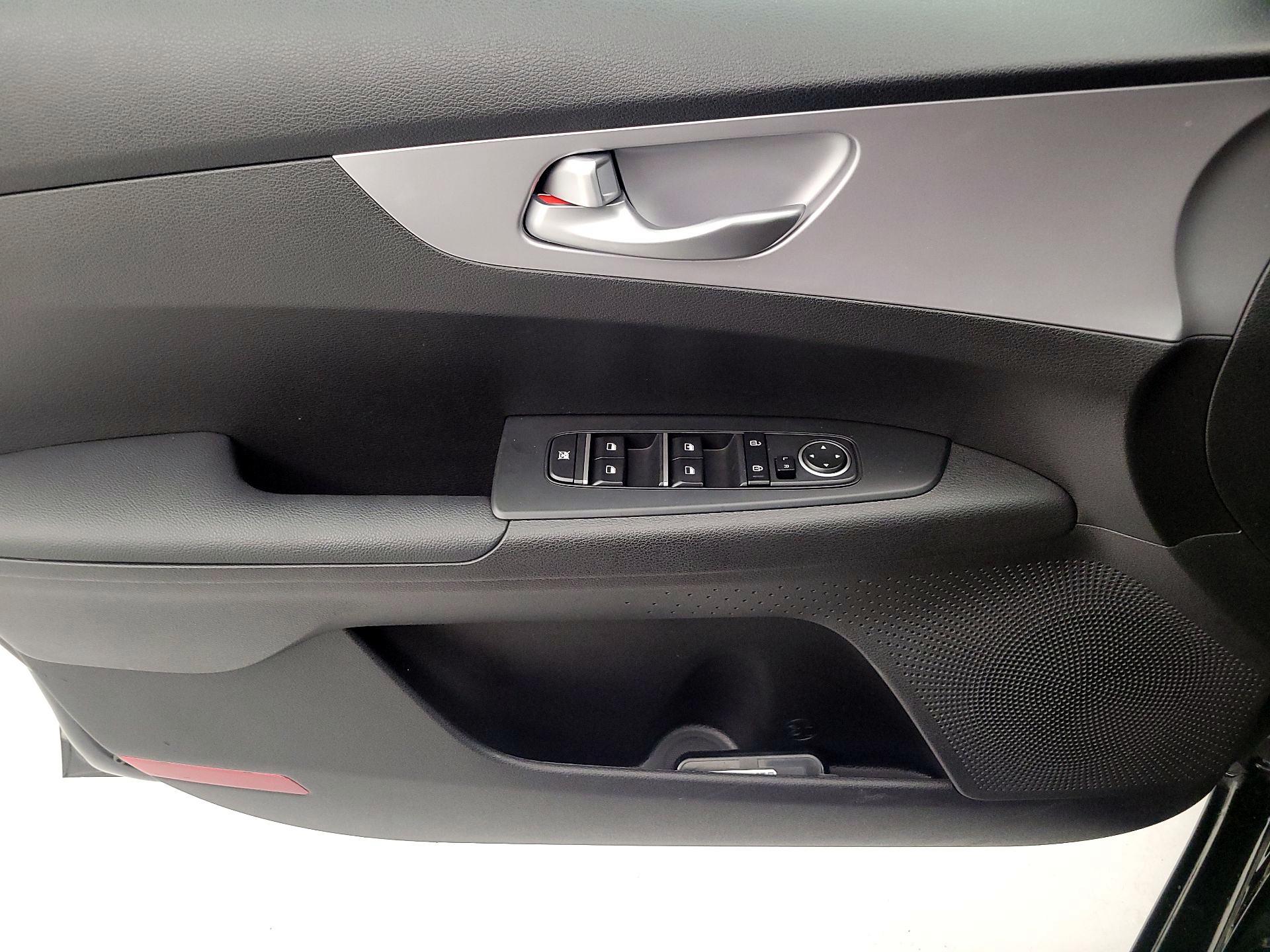 Thumbnail: 2023 Kia Forte - 10