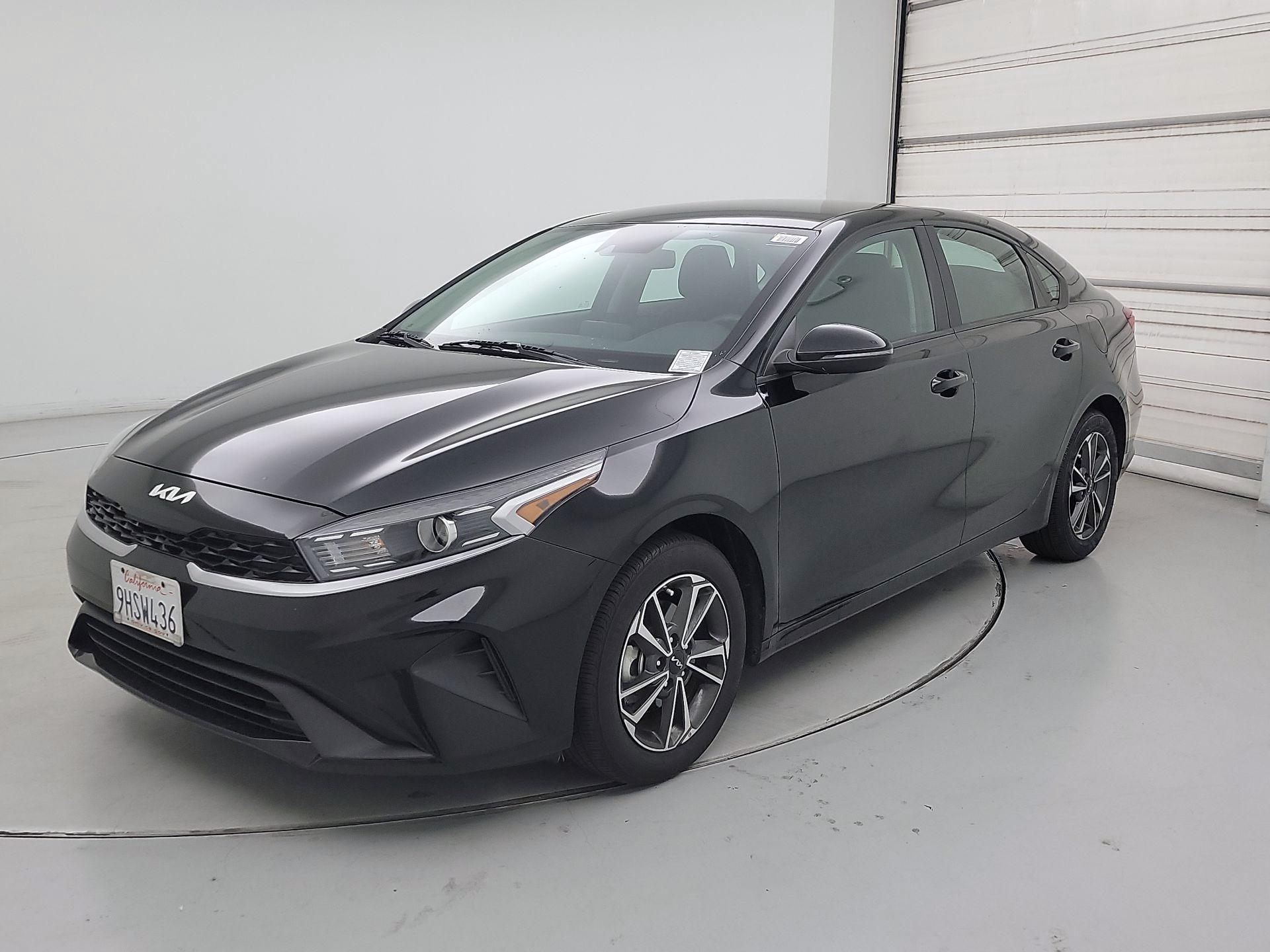 Thumbnail: 2023 Kia Forte - 3