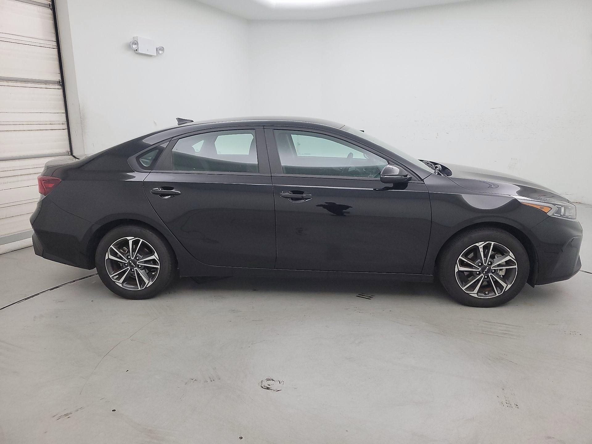 Thumbnail: 2023 Kia Forte - 4