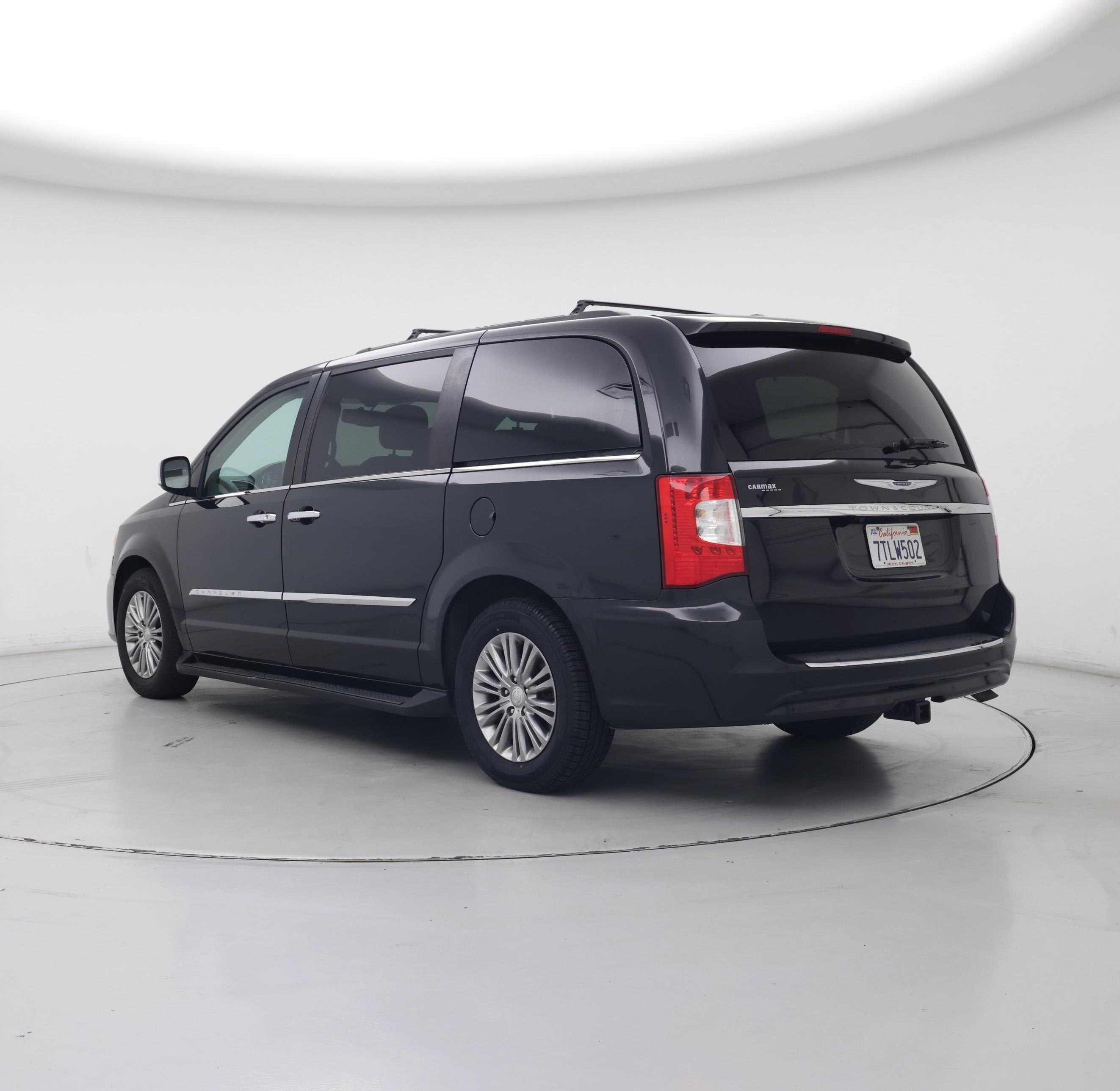 Thumbnail: 2016 Chrysler Town & Country - 2