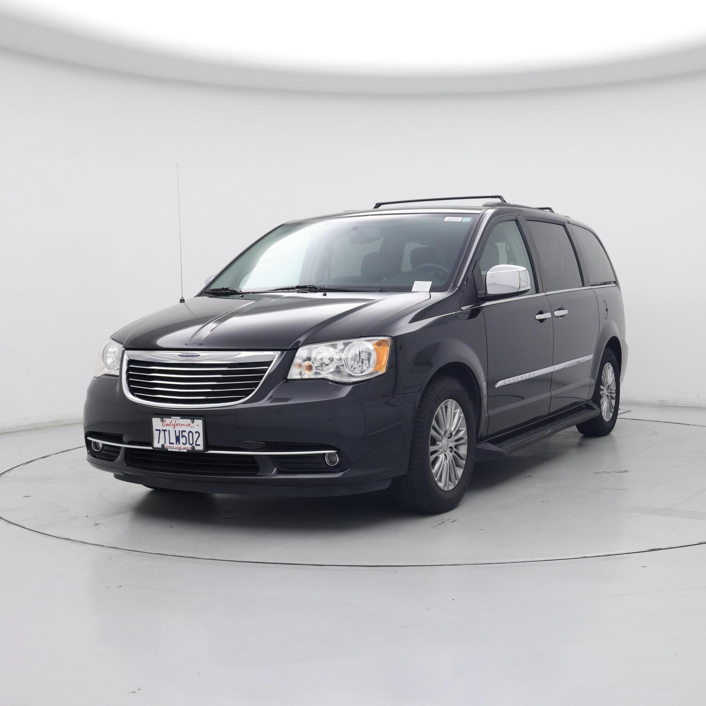 Thumbnail: 2016 Chrysler Town & Country - 4