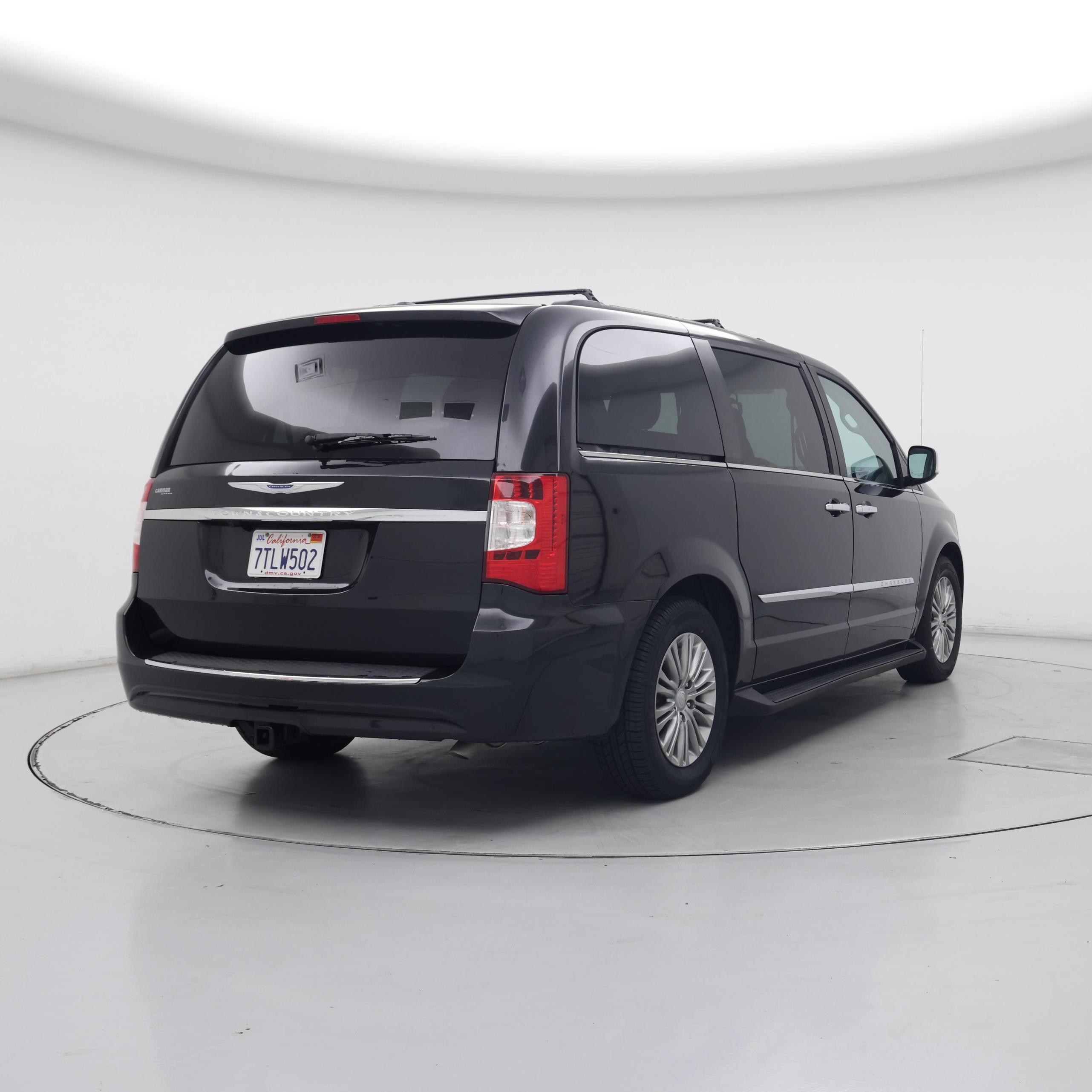 Thumbnail: 2016 Chrysler Town & Country - 8