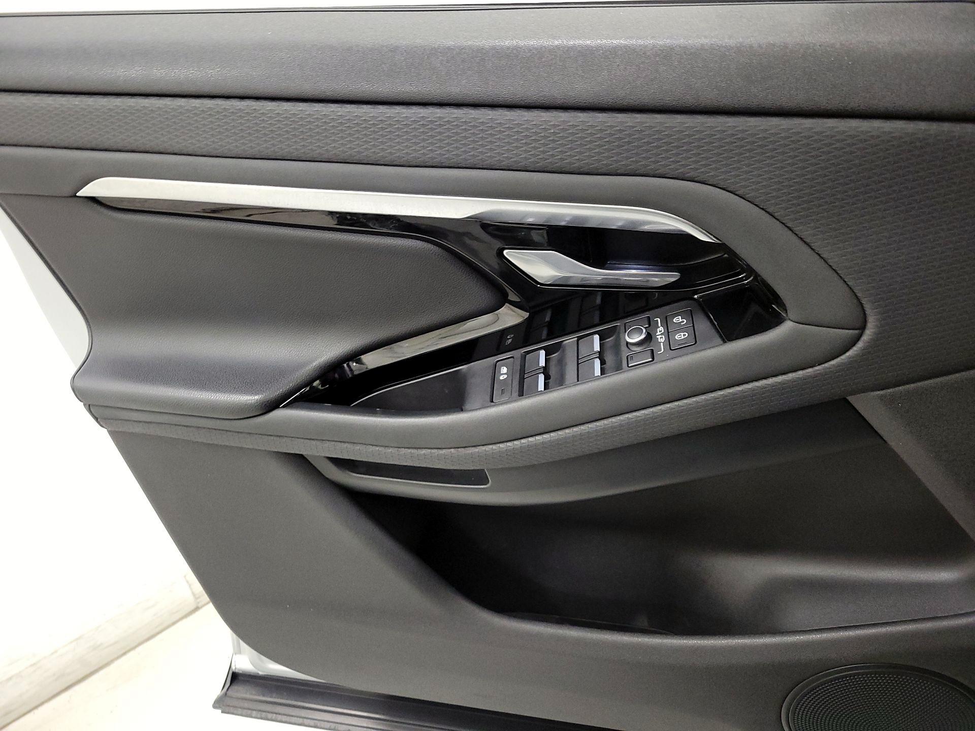 Thumbnail: 2020 Land Rover Range Rover Evoque - 12