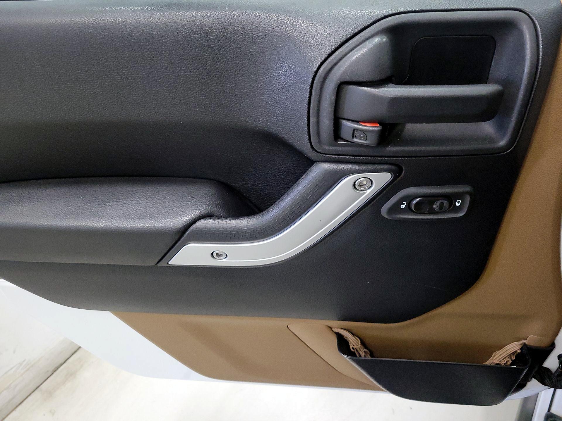 Thumbnail: 2014 Jeep Wrangler - 12