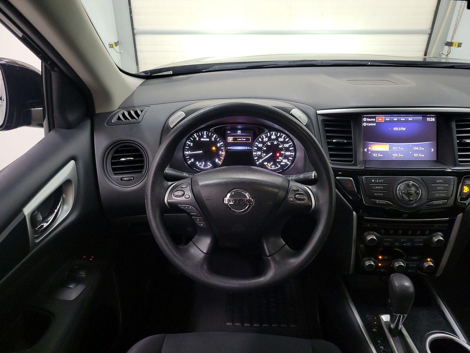 Thumbnail: 2017 Nissan Pathfinder - 10