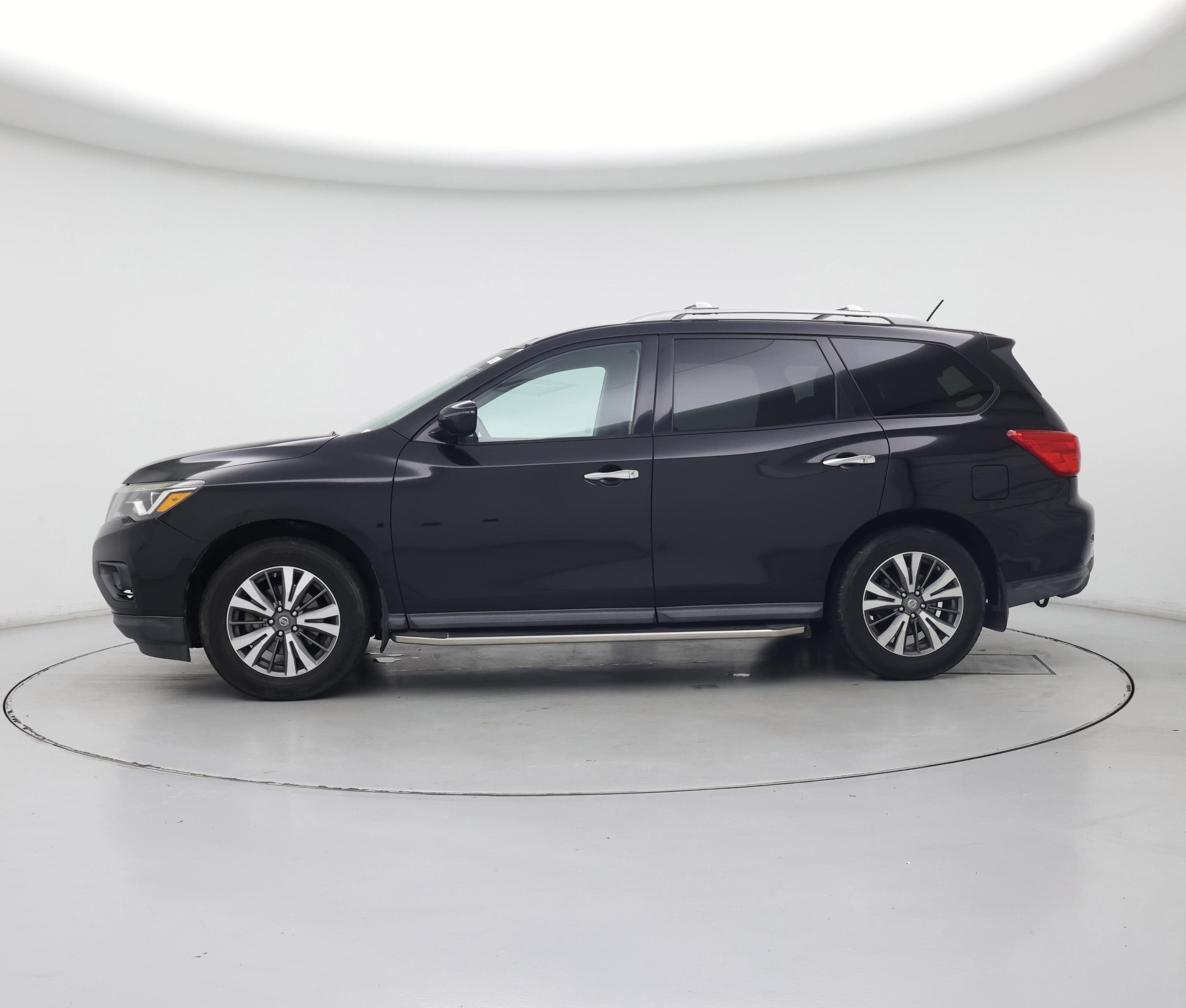 Thumbnail: 2017 Nissan Pathfinder - 3