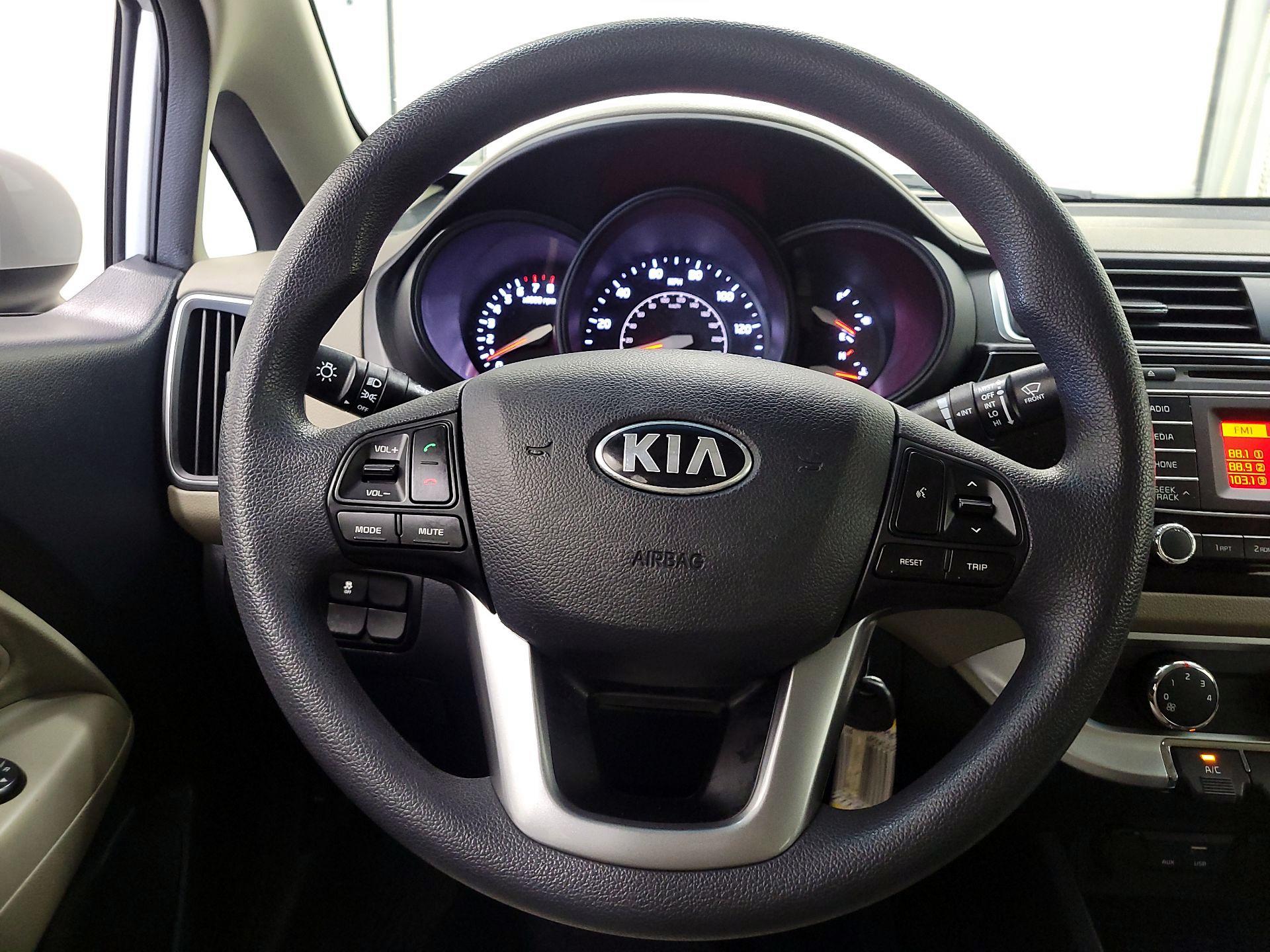 Thumbnail: 2016 Kia Rio - 10