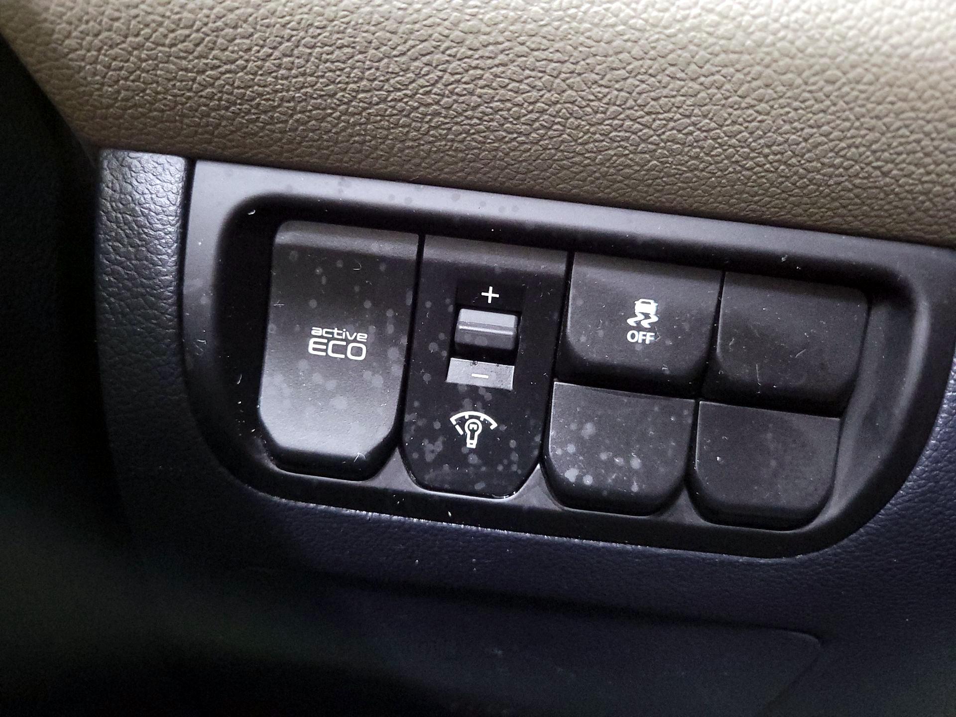 Thumbnail: 2016 Kia Rio - 13