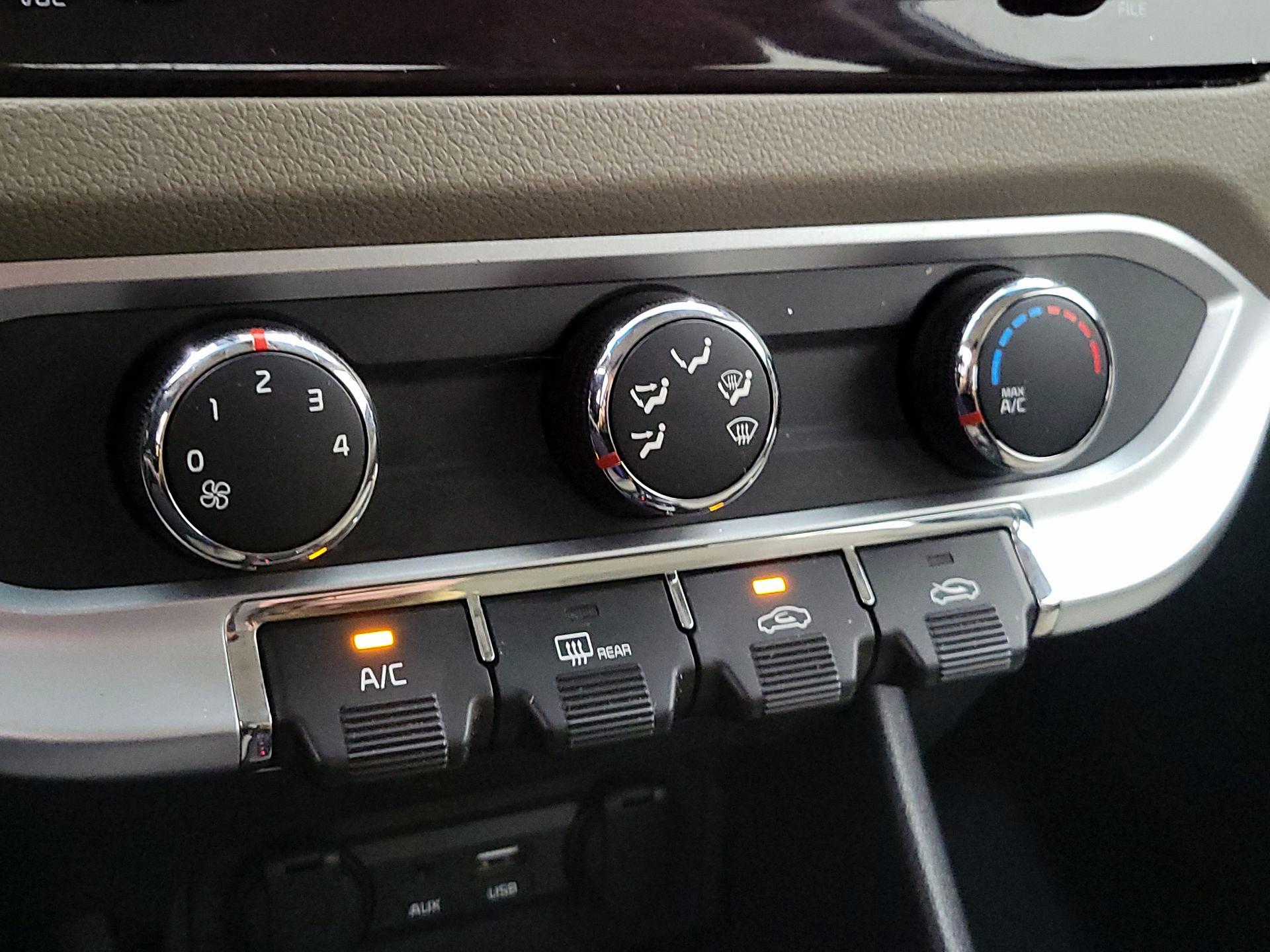 Thumbnail: 2016 Kia Rio - 15