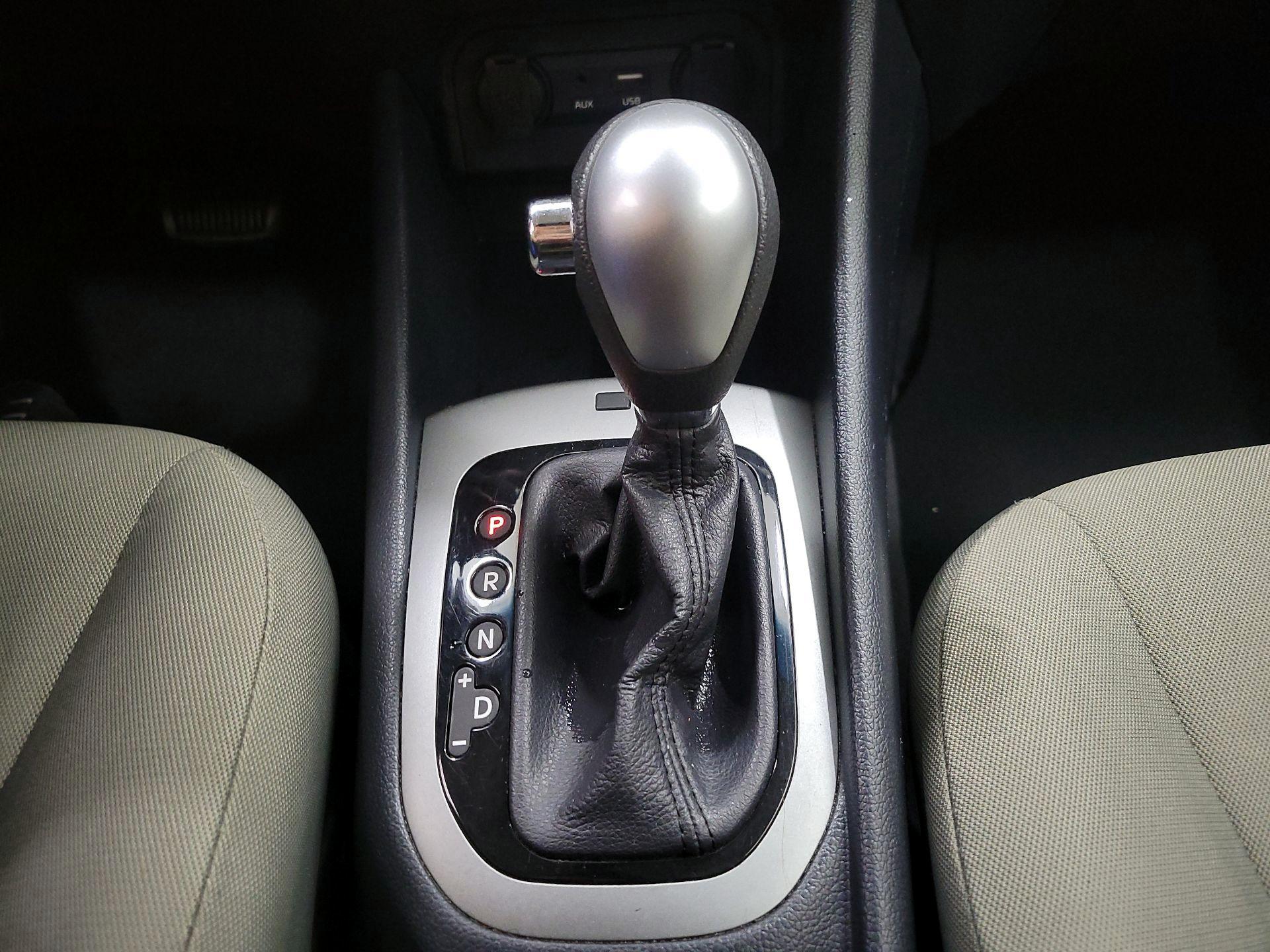 Thumbnail: 2016 Kia Rio - 16