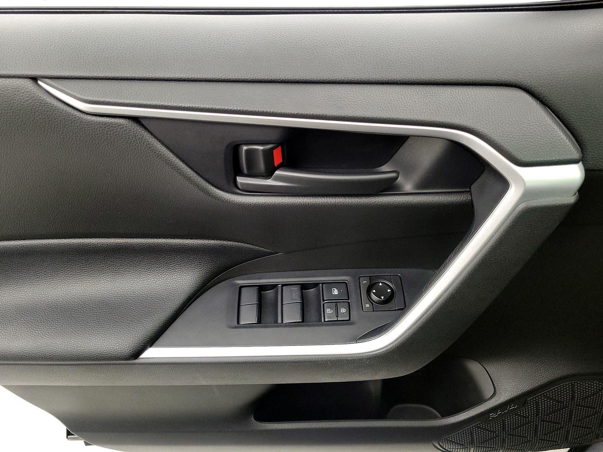 Thumbnail: 2021 Toyota RAV4 - 12