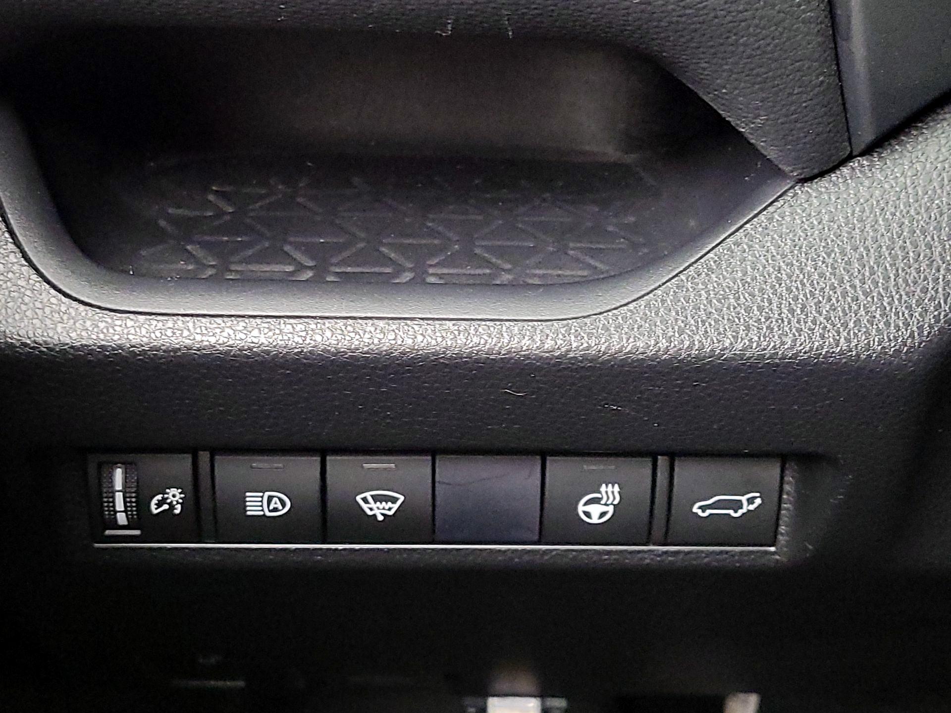 Thumbnail: 2021 Toyota RAV4 - 13