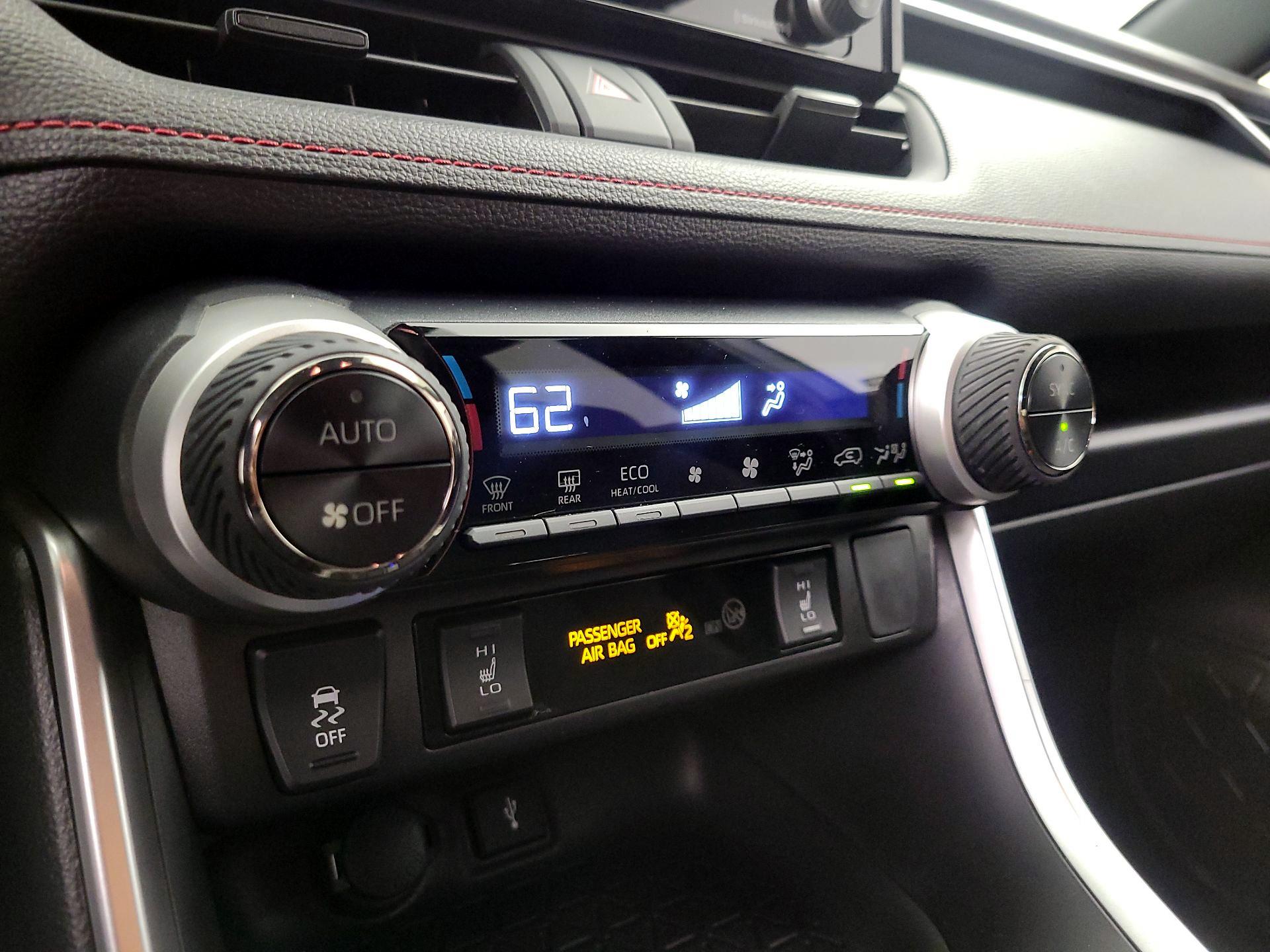 Thumbnail: 2021 Toyota RAV4 - 16