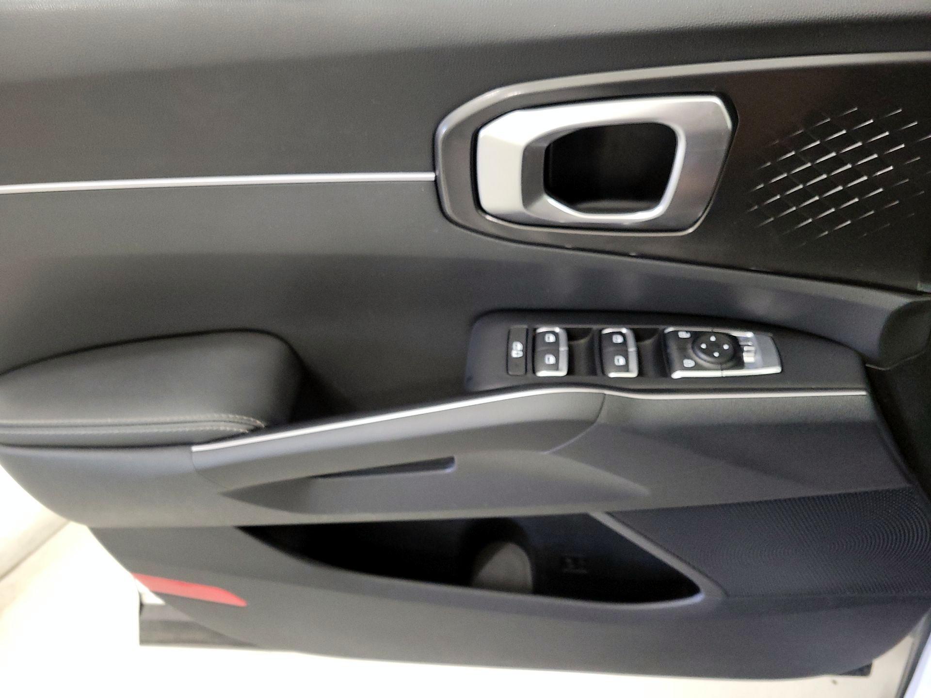 Thumbnail: 2023 Kia Sorento - 12