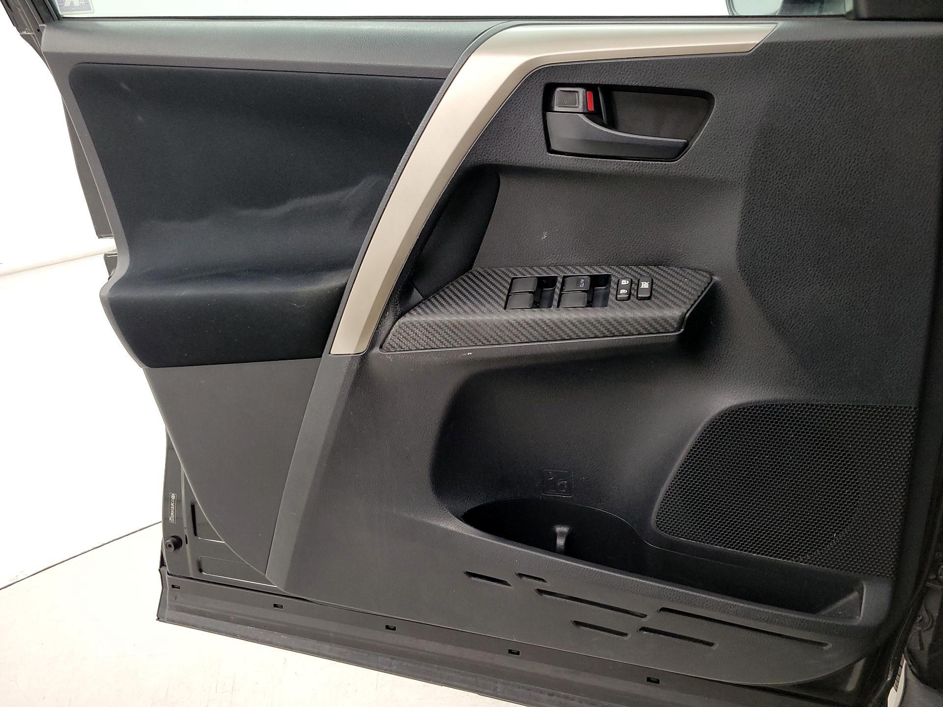 Thumbnail: 2013 Toyota RAV4 - 12