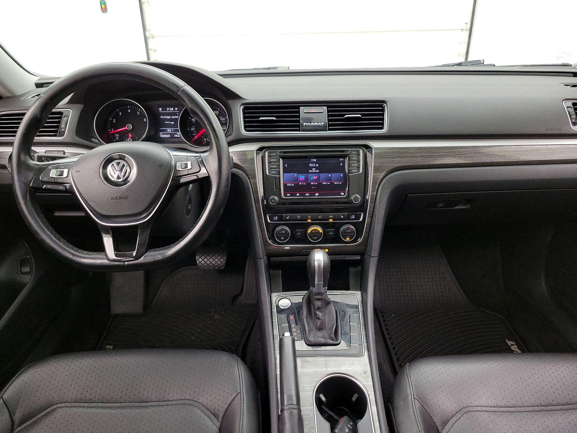 Thumbnail: 2018 Volkswagen Passat - 9
