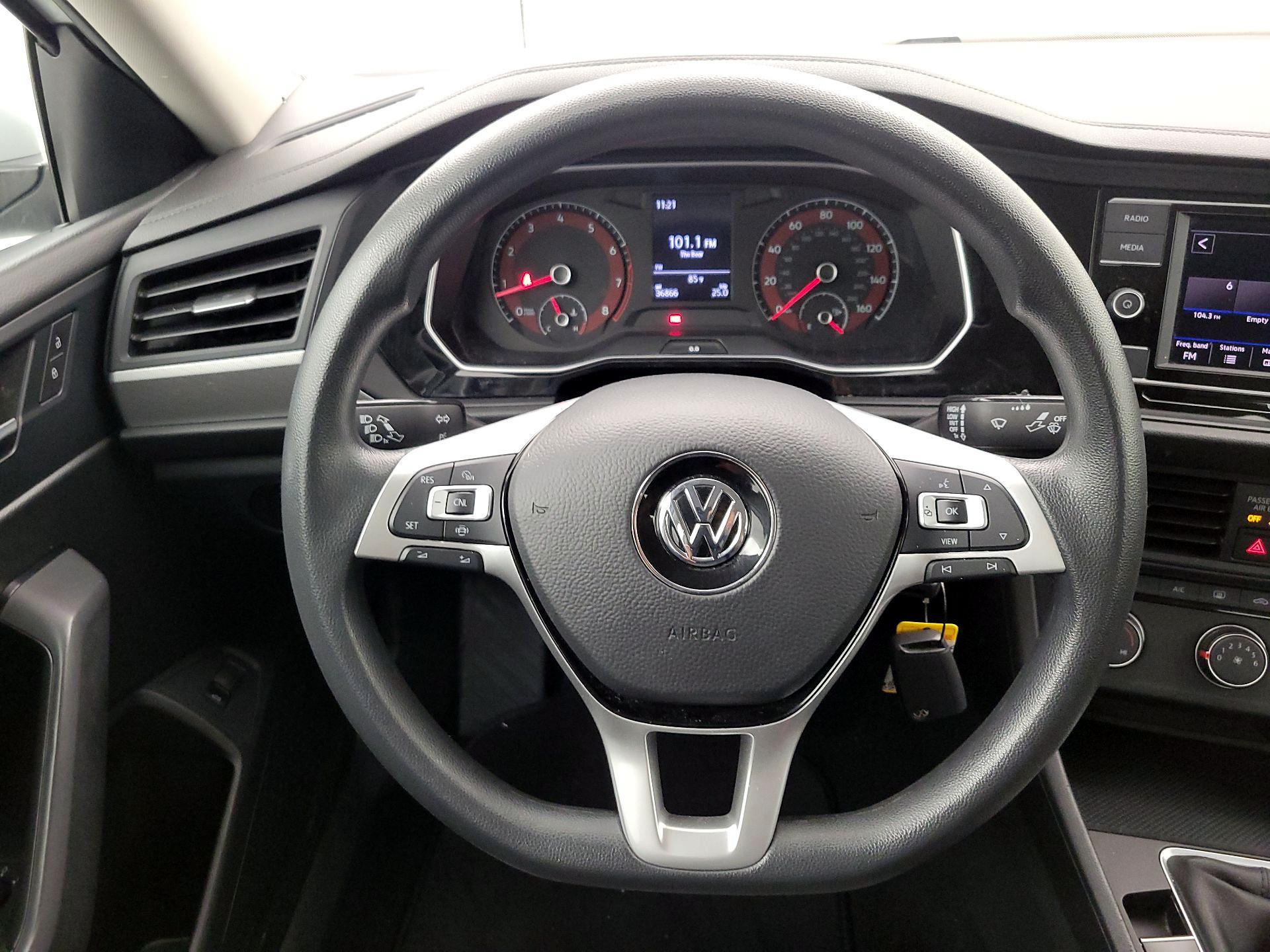 Thumbnail: 2019 Volkswagen Jetta - 10