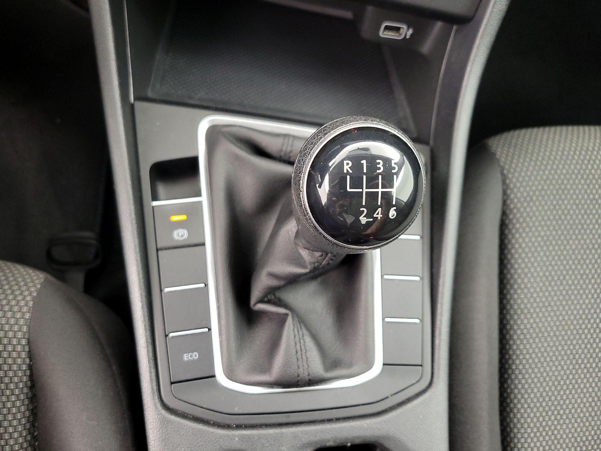 Thumbnail: 2019 Volkswagen Jetta - 17