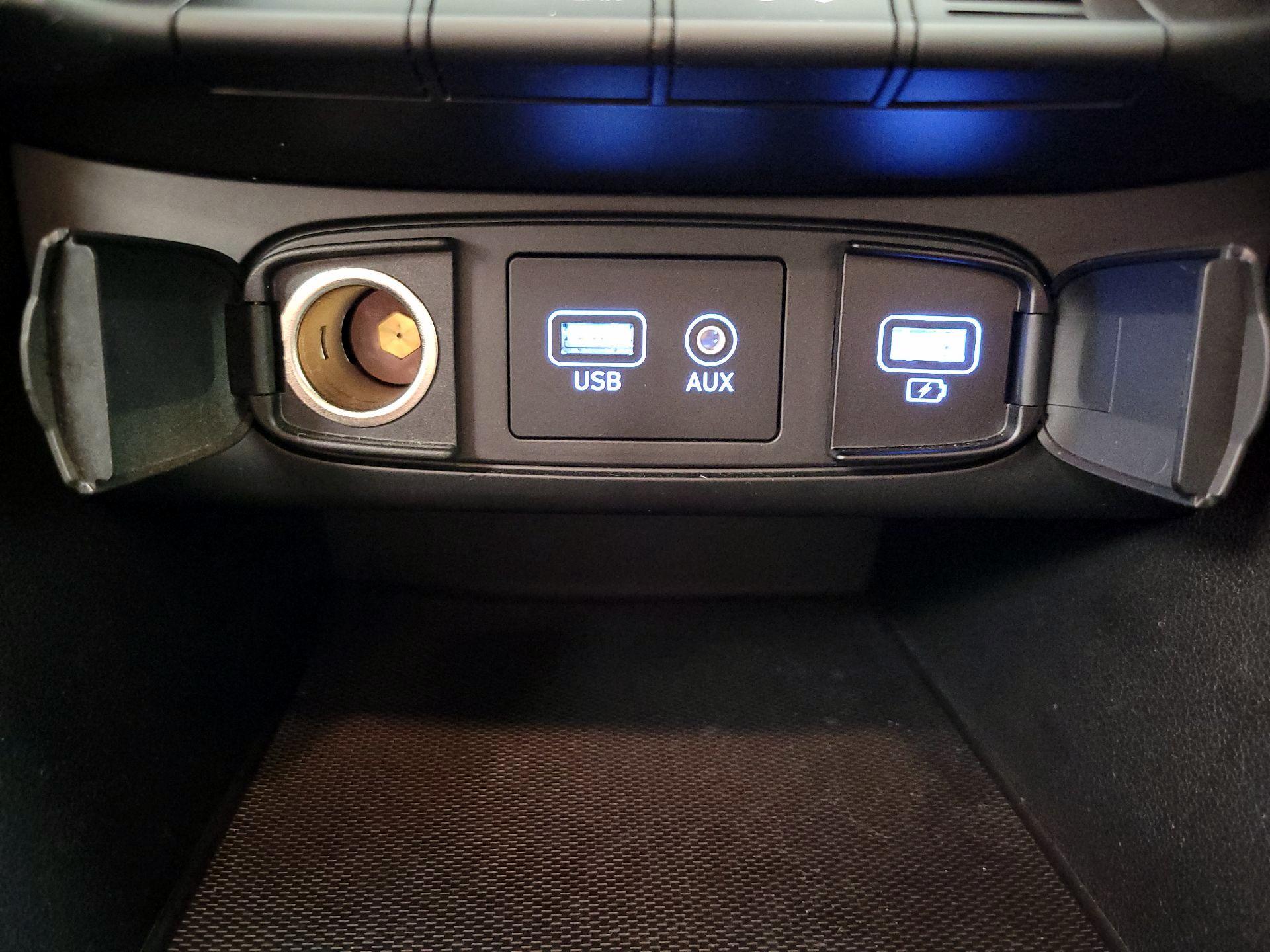 Thumbnail: 2019 Hyundai Veloster - 18
