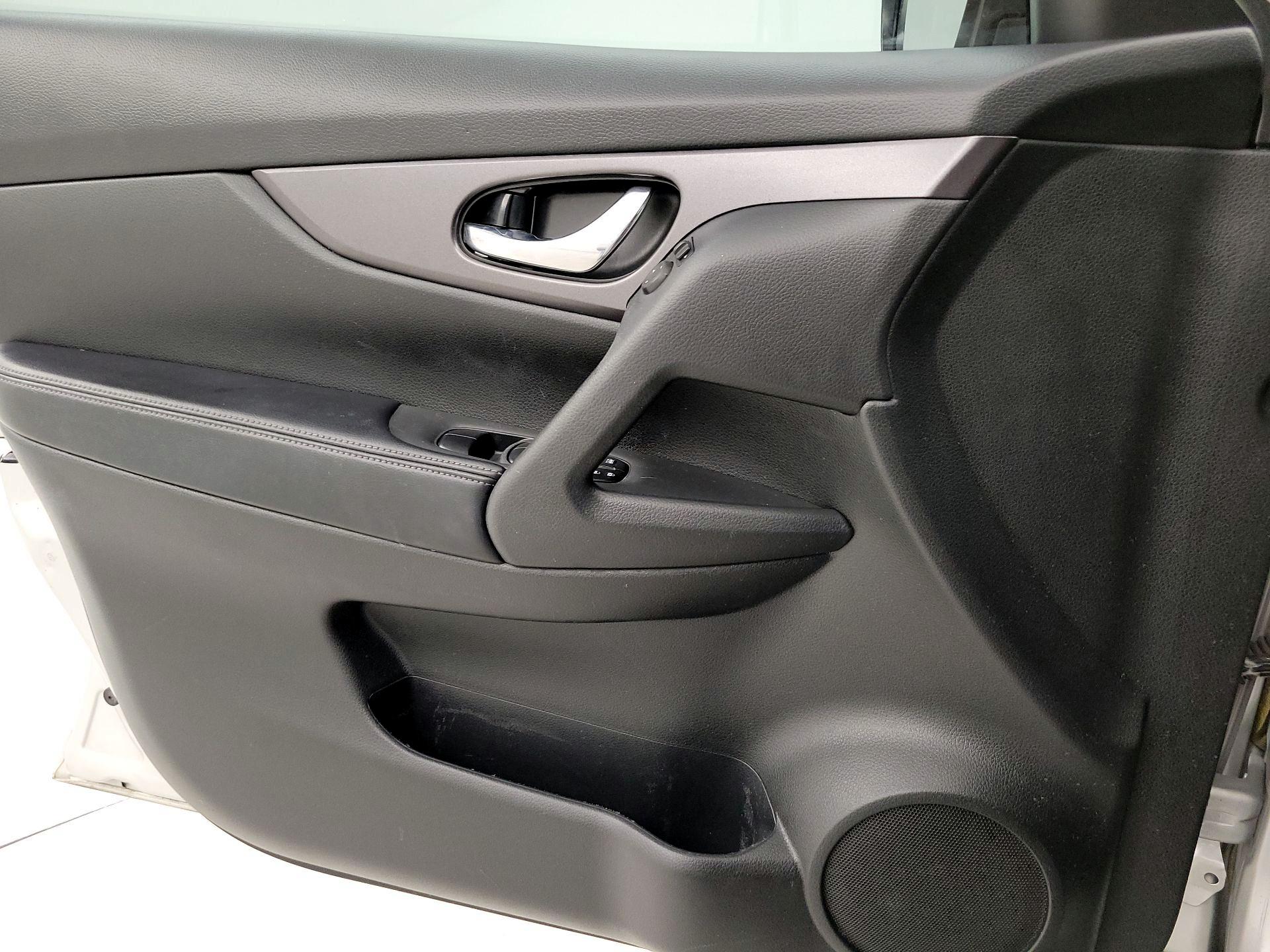 Thumbnail: 2016 Nissan Rogue - 12
